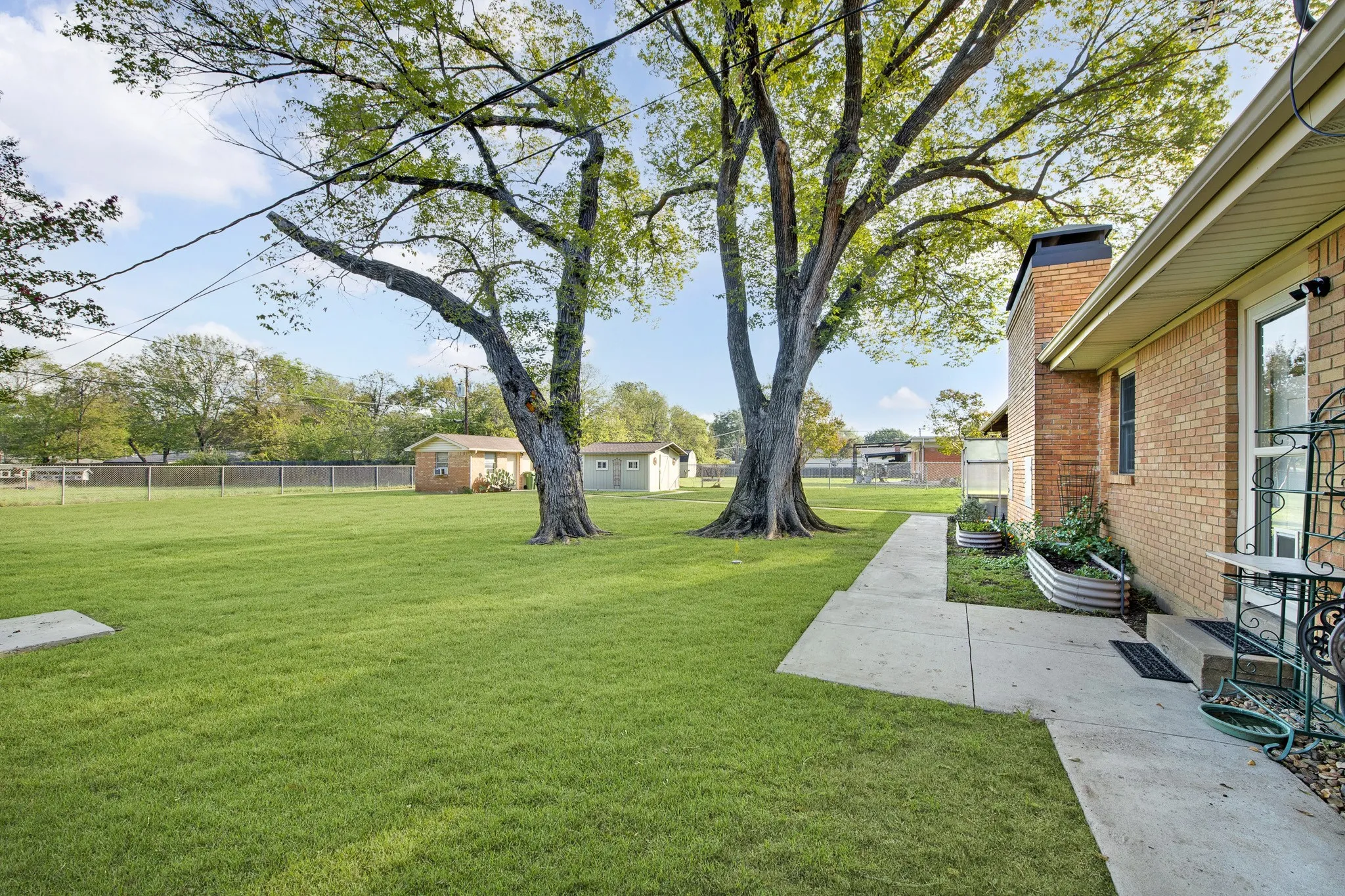 Single Family Residence For Sale in Tarrant County , 7305 Coronet Avenue, North Richland Hills, Texas 76180, 3 Bedroom, 2 Bathroom, 2 Garage spaces, 2,038 Sqft, built in 1955, mls#21416528, Real Estate Agent in North Richland Hills, Homes For Sale in Tarrant county, Homes For Sale in North Richland Hills, Realtor in North Richland Hills Texas, Real Estate Brokerage Independent Realty Texas, Luminita Cordes Realtor