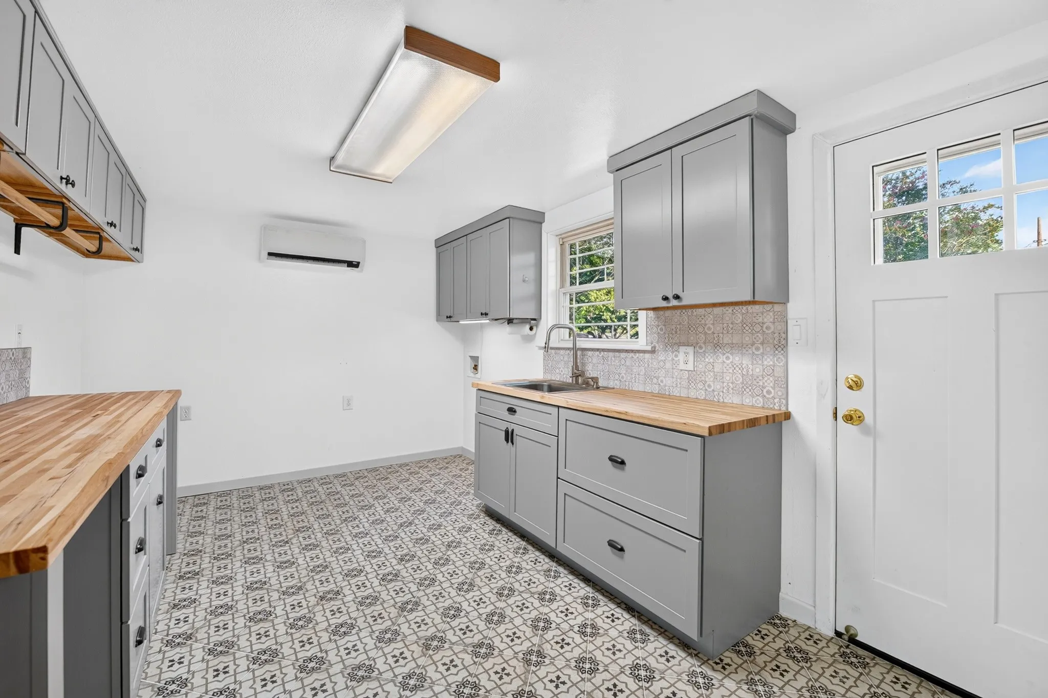 Single Family Residence For Sale in Tarrant County , 7305 Coronet Avenue, North Richland Hills, Texas 76180, 3 Bedroom, 2 Bathroom, 2 Garage spaces, 2,038 Sqft, built in 1955, mls#21416528, Real Estate Agent in North Richland Hills, Homes For Sale in Tarrant county, Homes For Sale in North Richland Hills, Realtor in North Richland Hills Texas, Real Estate Brokerage Independent Realty Texas, Luminita Cordes Realtor
