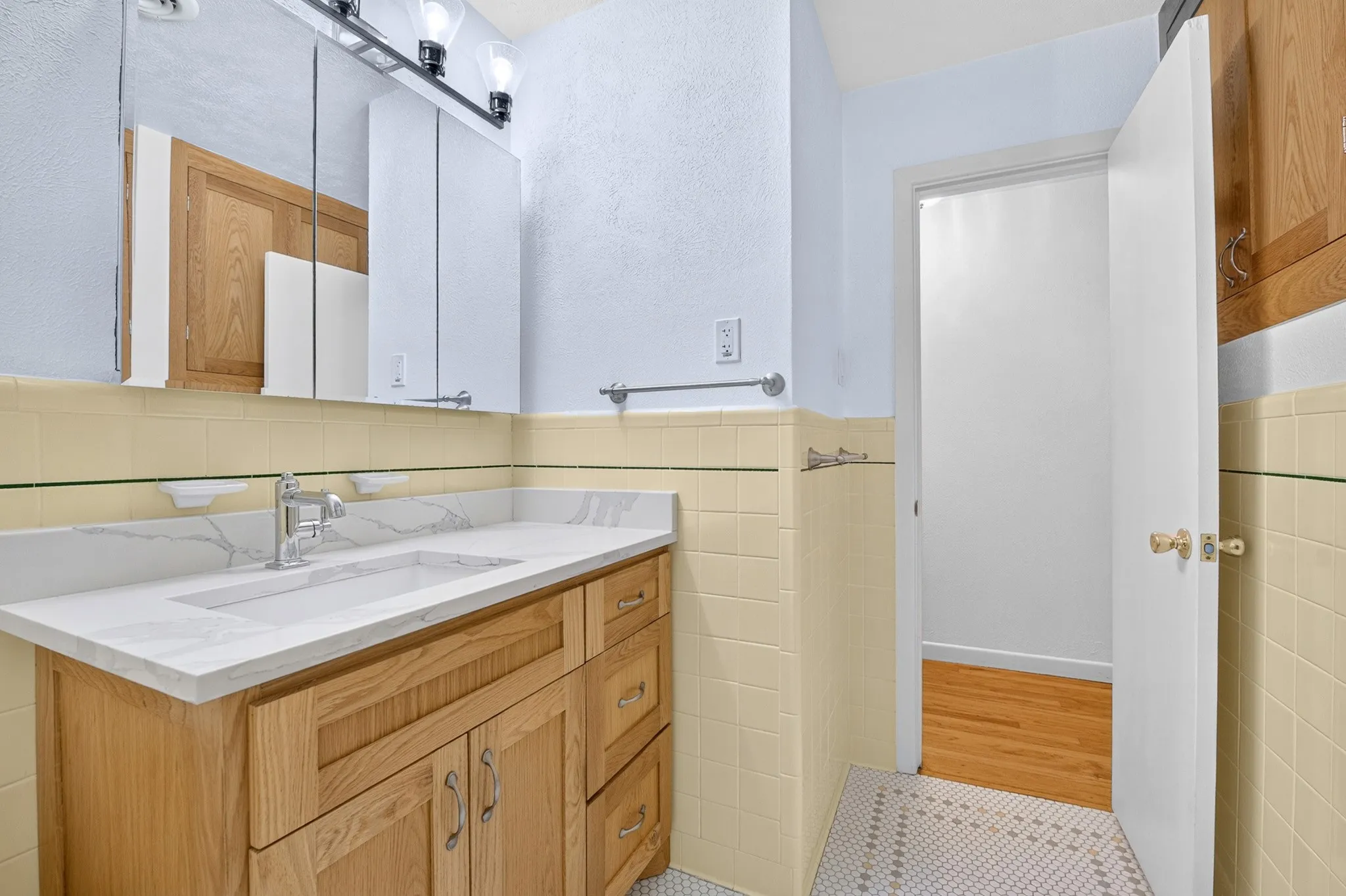 Single Family Residence For Sale in Tarrant County , 7305 Coronet Avenue, North Richland Hills, Texas 76180, 3 Bedroom, 2 Bathroom, 2 Garage spaces, 2,038 Sqft, built in 1955, mls#21416528, Real Estate Agent in North Richland Hills, Homes For Sale in Tarrant county, Homes For Sale in North Richland Hills, Realtor in North Richland Hills Texas, Real Estate Brokerage Independent Realty Texas, Luminita Cordes Realtor