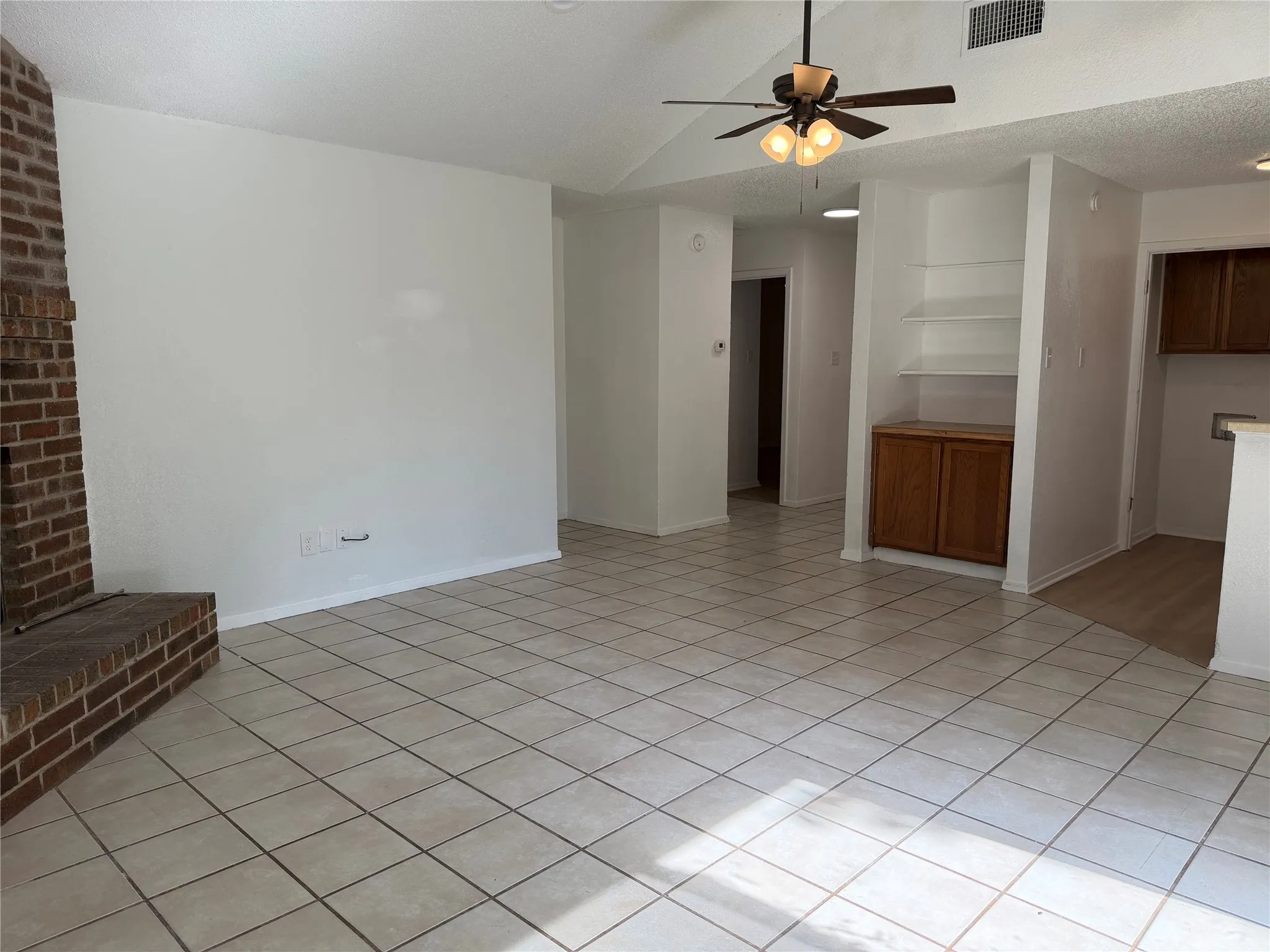 Duplex For Rent in Tarrant County , 7552 Boxwood Court, Fort Worth, Texas 76133, 3 Bedroom, 2 Bathroom, 2 Garage spaces, 1,300 Sqft, built in 1983, mls#21391244, Real Estate Agent in Fort Worth, Homes For Rent in Tarrant county, Homes For Rent in Fort Worth, Realtor in Fort Worth Texas, Real Estate Brokerage Independent Realty Texas, Luminita Cordes Realtor