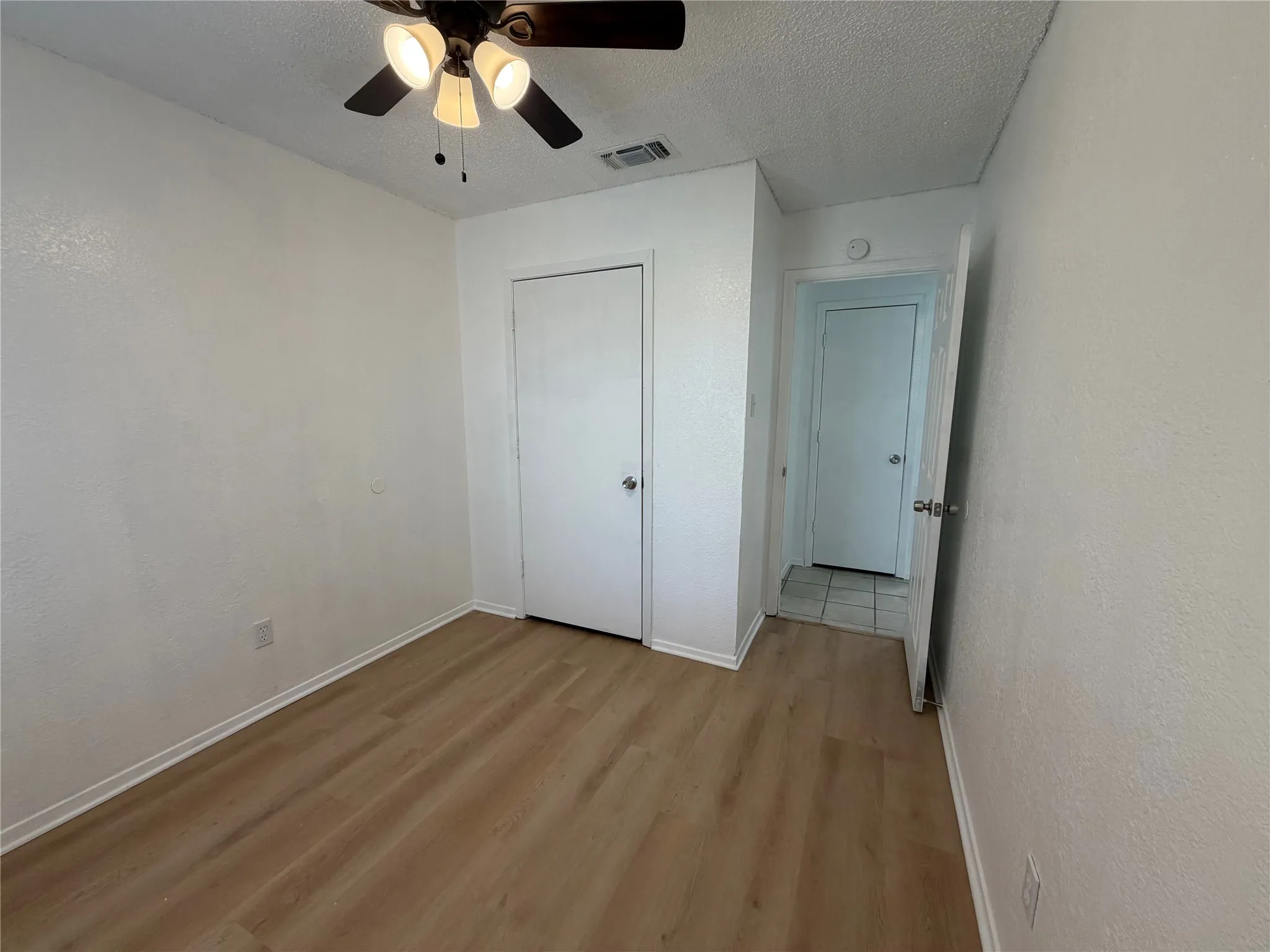 Duplex For Rent in Tarrant County , 7552 Boxwood Court, Fort Worth, Texas 76133, 3 Bedroom, 2 Bathroom, 2 Garage spaces, 1,300 Sqft, built in 1983, mls#21391244, Real Estate Agent in Fort Worth, Homes For Rent in Tarrant county, Homes For Rent in Fort Worth, Realtor in Fort Worth Texas, Real Estate Brokerage Independent Realty Texas, Luminita Cordes Realtor