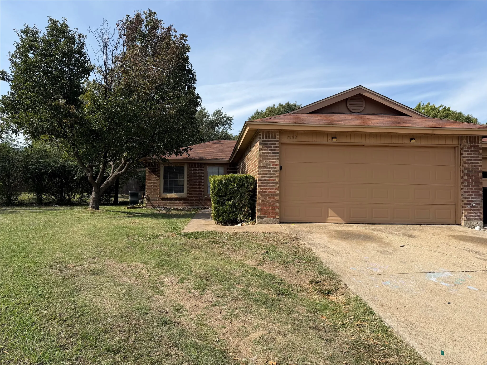 Duplex For Rent in Tarrant County , 7552 Boxwood Court, Fort Worth, Texas 76133, 3 Bedroom, 2 Bathroom, 2 Garage spaces, 1,300 Sqft, built in 1983, mls#21391244, Real Estate Agent in Fort Worth, Homes For Rent in Tarrant county, Homes For Rent in Fort Worth, Realtor in Fort Worth Texas, Real Estate Brokerage Independent Realty Texas, Luminita Cordes Realtor