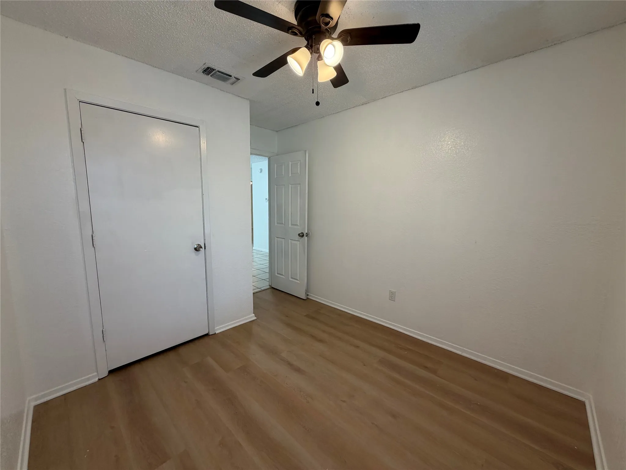 Duplex For Rent in Tarrant County , 7552 Boxwood Court, Fort Worth, Texas 76133, 3 Bedroom, 2 Bathroom, 2 Garage spaces, 1,300 Sqft, built in 1983, mls#21391244, Real Estate Agent in Fort Worth, Homes For Rent in Tarrant county, Homes For Rent in Fort Worth, Realtor in Fort Worth Texas, Real Estate Brokerage Independent Realty Texas, Luminita Cordes Realtor