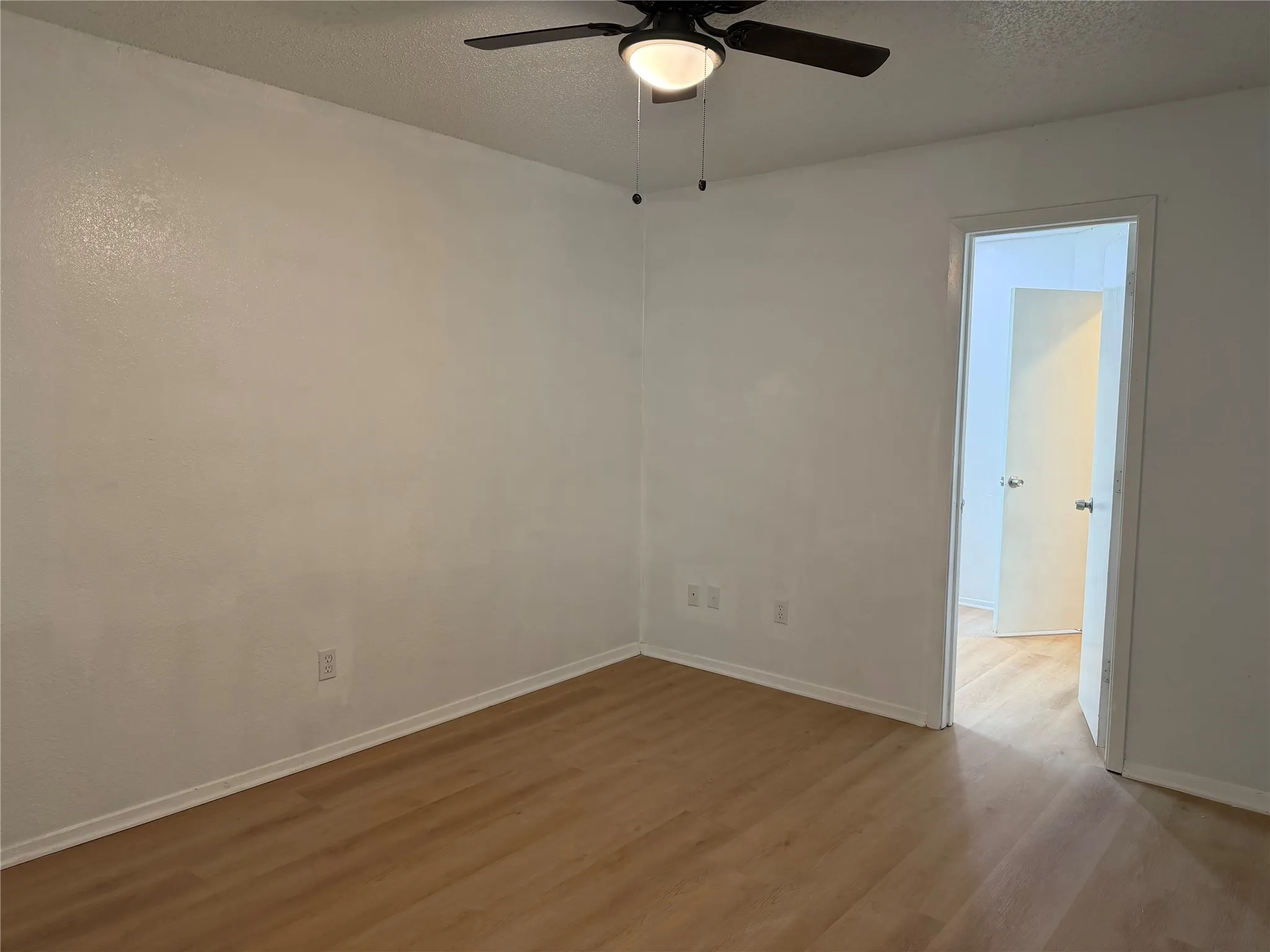 Duplex For Rent in Tarrant County , 7552 Boxwood Court, Fort Worth, Texas 76133, 3 Bedroom, 2 Bathroom, 2 Garage spaces, 1,300 Sqft, built in 1983, mls#21391244, Real Estate Agent in Fort Worth, Homes For Rent in Tarrant county, Homes For Rent in Fort Worth, Realtor in Fort Worth Texas, Real Estate Brokerage Independent Realty Texas, Luminita Cordes Realtor