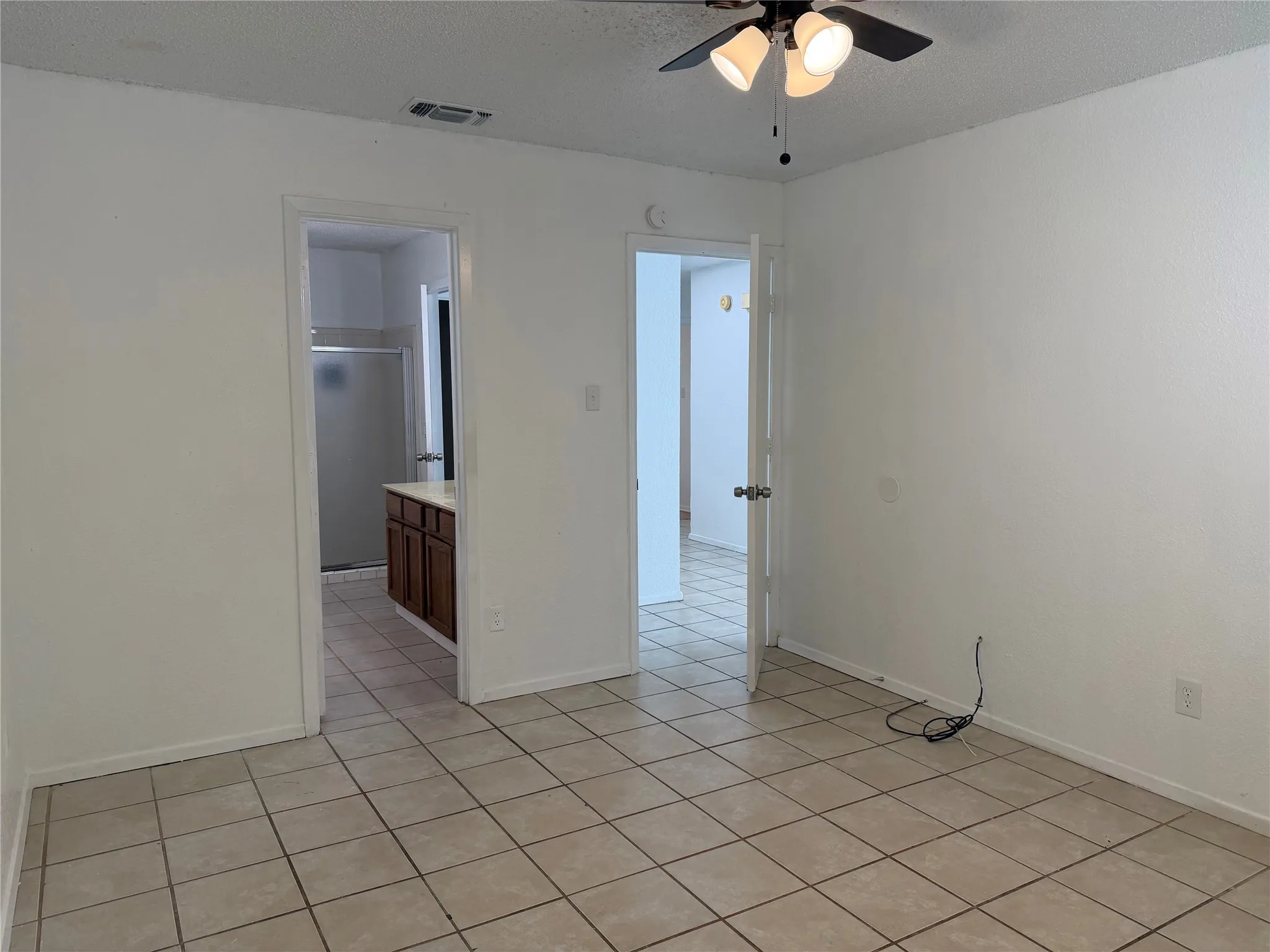 Duplex For Rent in Tarrant County , 7552 Boxwood Court, Fort Worth, Texas 76133, 3 Bedroom, 2 Bathroom, 2 Garage spaces, 1,300 Sqft, built in 1983, mls#21391244, Real Estate Agent in Fort Worth, Homes For Rent in Tarrant county, Homes For Rent in Fort Worth, Realtor in Fort Worth Texas, Real Estate Brokerage Independent Realty Texas, Luminita Cordes Realtor
