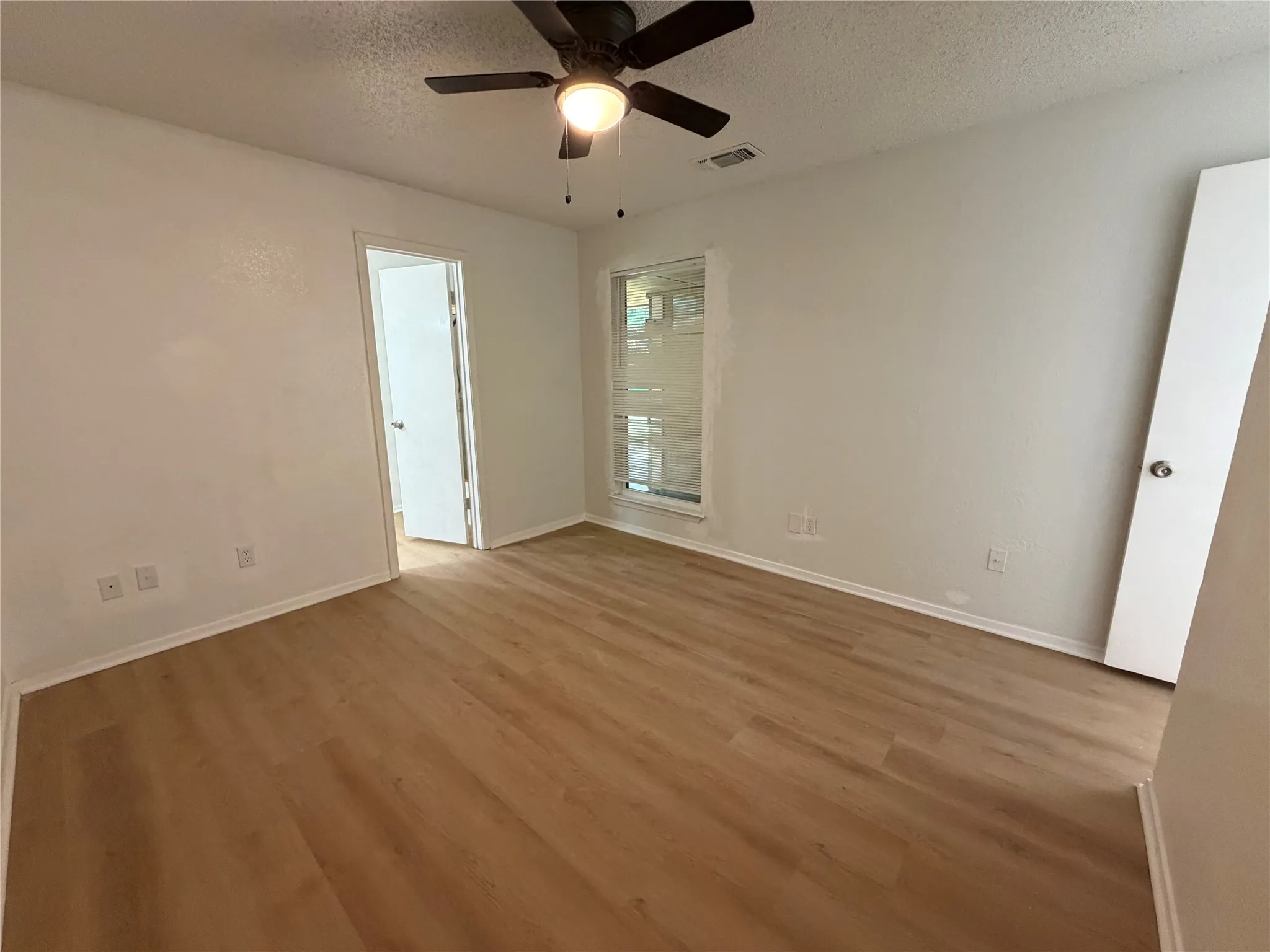 Duplex For Rent in Tarrant County , 7552 Boxwood Court, Fort Worth, Texas 76133, 3 Bedroom, 2 Bathroom, 2 Garage spaces, 1,300 Sqft, built in 1983, mls#21391244, Real Estate Agent in Fort Worth, Homes For Rent in Tarrant county, Homes For Rent in Fort Worth, Realtor in Fort Worth Texas, Real Estate Brokerage Independent Realty Texas, Luminita Cordes Realtor