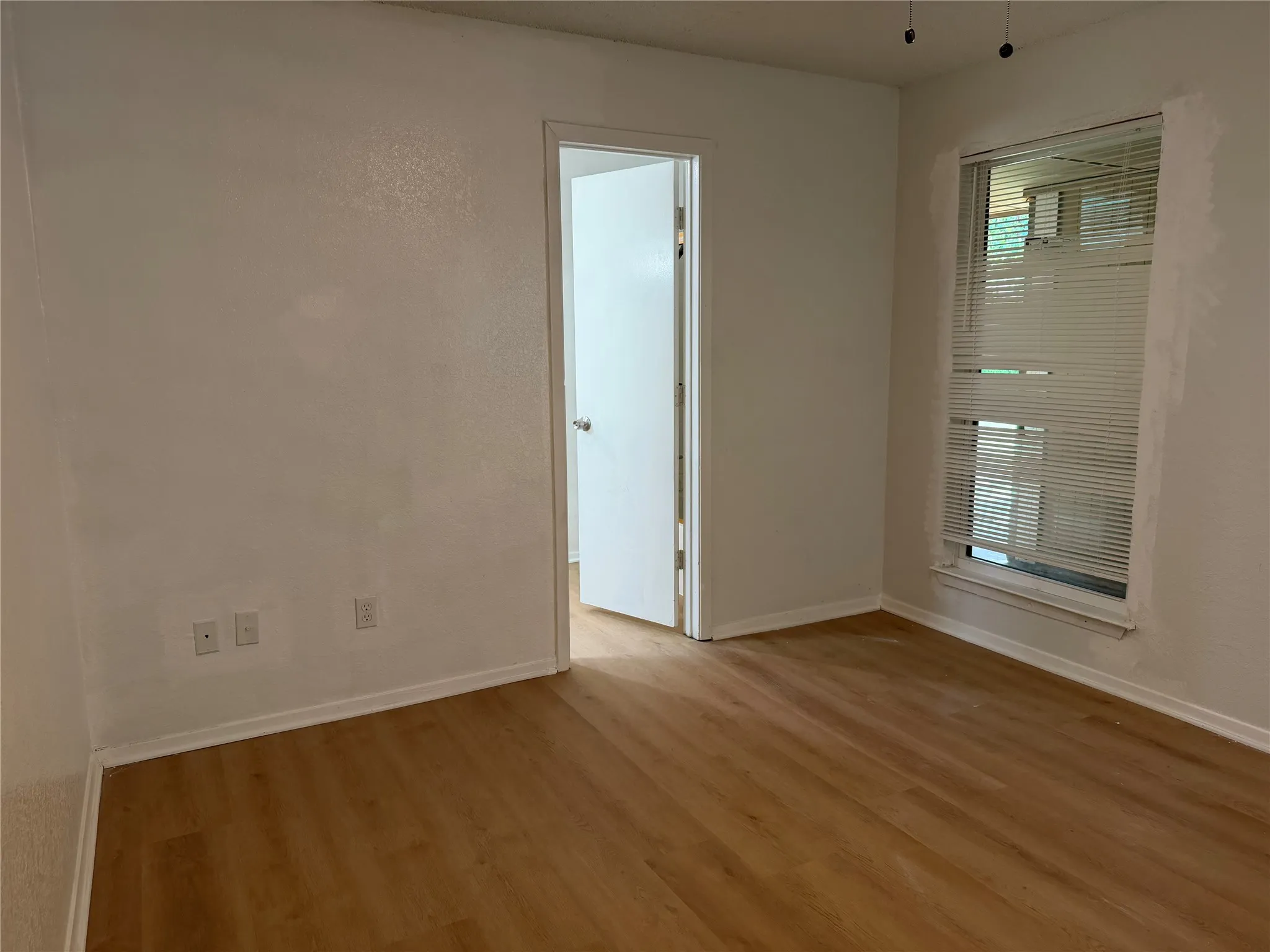 Duplex For Rent in Tarrant County , 7552 Boxwood Court, Fort Worth, Texas 76133, 3 Bedroom, 2 Bathroom, 2 Garage spaces, 1,300 Sqft, built in 1983, mls#21391244, Real Estate Agent in Fort Worth, Homes For Rent in Tarrant county, Homes For Rent in Fort Worth, Realtor in Fort Worth Texas, Real Estate Brokerage Independent Realty Texas, Luminita Cordes Realtor