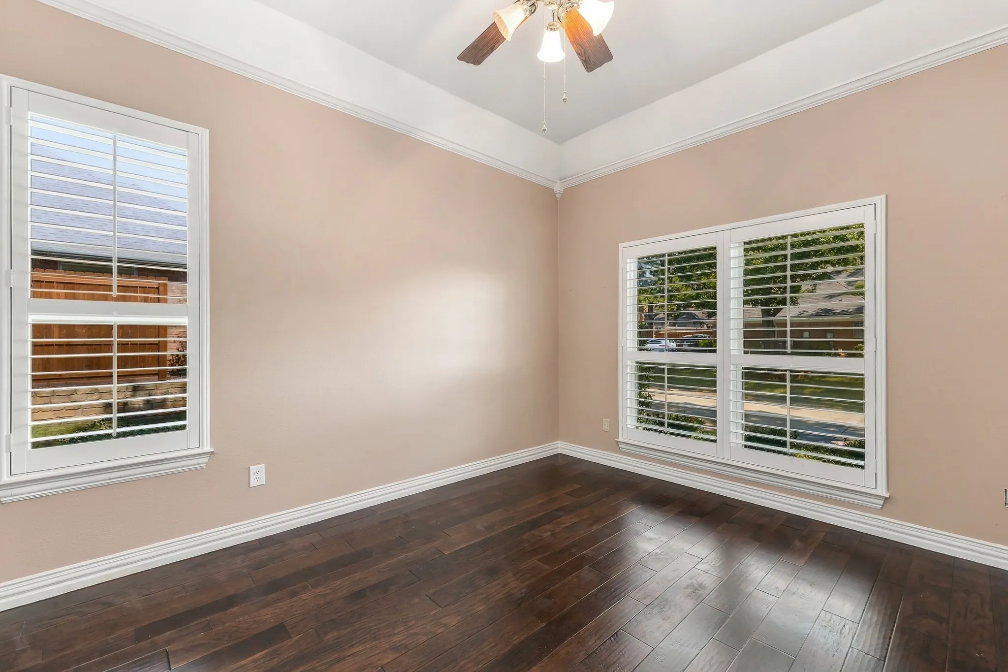 Single Family Residence For Sale in Tarrant County , 3117 Woodland Heights Circle, Colleyville, Texas 76034, 3 Bedroom, 3 Bathroom, 2 Garage spaces, 2,500 Sqft, built in 1992, mls#21411141, Real Estate Agent in Colleyville, Homes For Sale in Tarrant county, Homes For Sale in Colleyville, Realtor in Colleyville Texas, Real Estate Brokerage Independent Realty Texas, Luminita Cordes Realtor