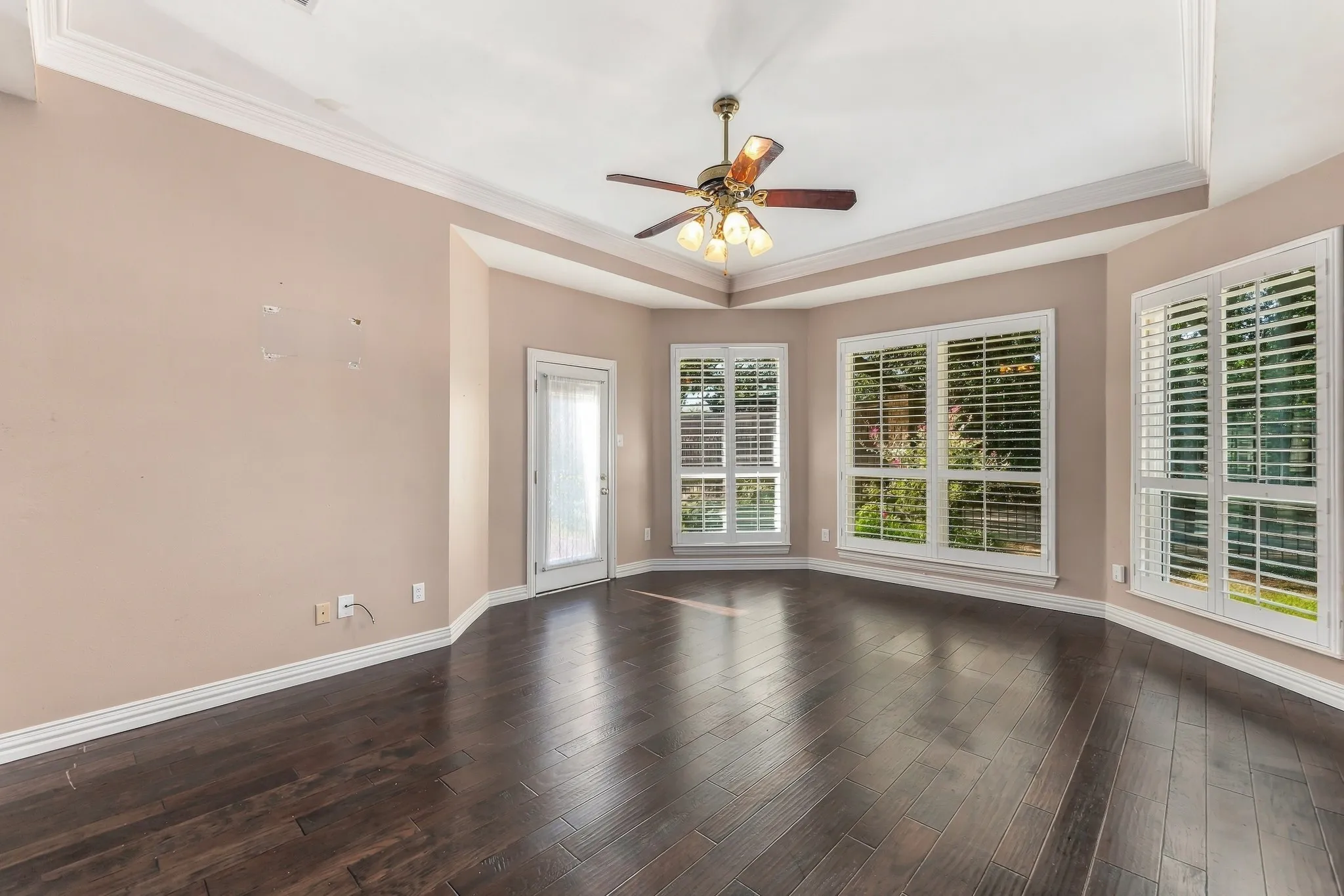 Single Family Residence For Sale in Tarrant County , 3117 Woodland Heights Circle, Colleyville, Texas 76034, 3 Bedroom, 3 Bathroom, 2 Garage spaces, 2,500 Sqft, built in 1992, mls#21411141, Real Estate Agent in Colleyville, Homes For Sale in Tarrant county, Homes For Sale in Colleyville, Realtor in Colleyville Texas, Real Estate Brokerage Independent Realty Texas, Luminita Cordes Realtor