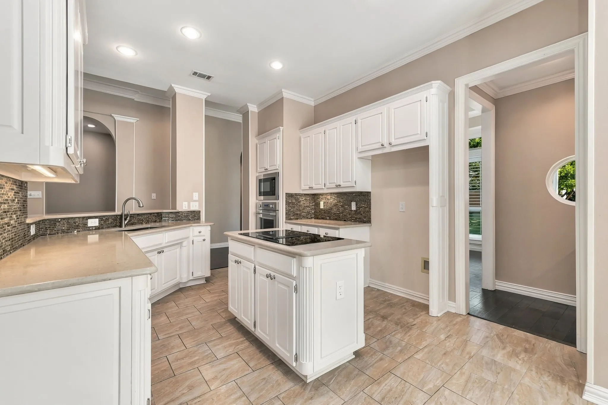 Single Family Residence For Sale in Tarrant County , 3117 Woodland Heights Circle, Colleyville, Texas 76034, 3 Bedroom, 3 Bathroom, 2 Garage spaces, 2,500 Sqft, built in 1992, mls#21411141, Real Estate Agent in Colleyville, Homes For Sale in Tarrant county, Homes For Sale in Colleyville, Realtor in Colleyville Texas, Real Estate Brokerage Independent Realty Texas, Luminita Cordes Realtor