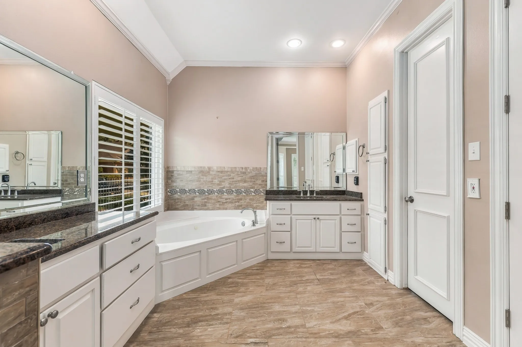 Single Family Residence For Sale in Tarrant County , 3117 Woodland Heights Circle, Colleyville, Texas 76034, 3 Bedroom, 3 Bathroom, 2 Garage spaces, 2,500 Sqft, built in 1992, mls#21411141, Real Estate Agent in Colleyville, Homes For Sale in Tarrant county, Homes For Sale in Colleyville, Realtor in Colleyville Texas, Real Estate Brokerage Independent Realty Texas, Luminita Cordes Realtor
