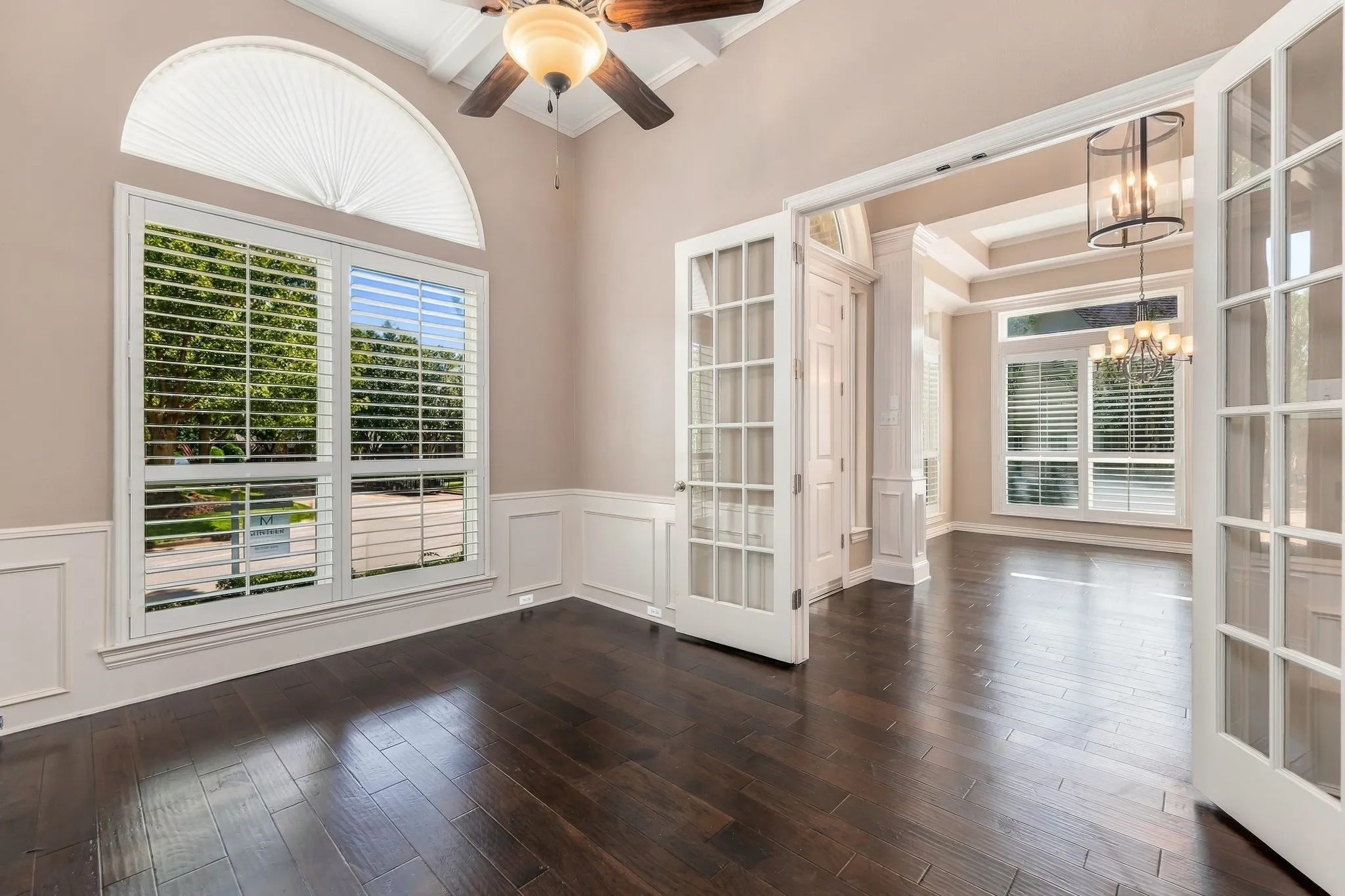 Single Family Residence For Sale in Tarrant County , 3117 Woodland Heights Circle, Colleyville, Texas 76034, 3 Bedroom, 3 Bathroom, 2 Garage spaces, 2,500 Sqft, built in 1992, mls#21411141, Real Estate Agent in Colleyville, Homes For Sale in Tarrant county, Homes For Sale in Colleyville, Realtor in Colleyville Texas, Real Estate Brokerage Independent Realty Texas, Luminita Cordes Realtor
