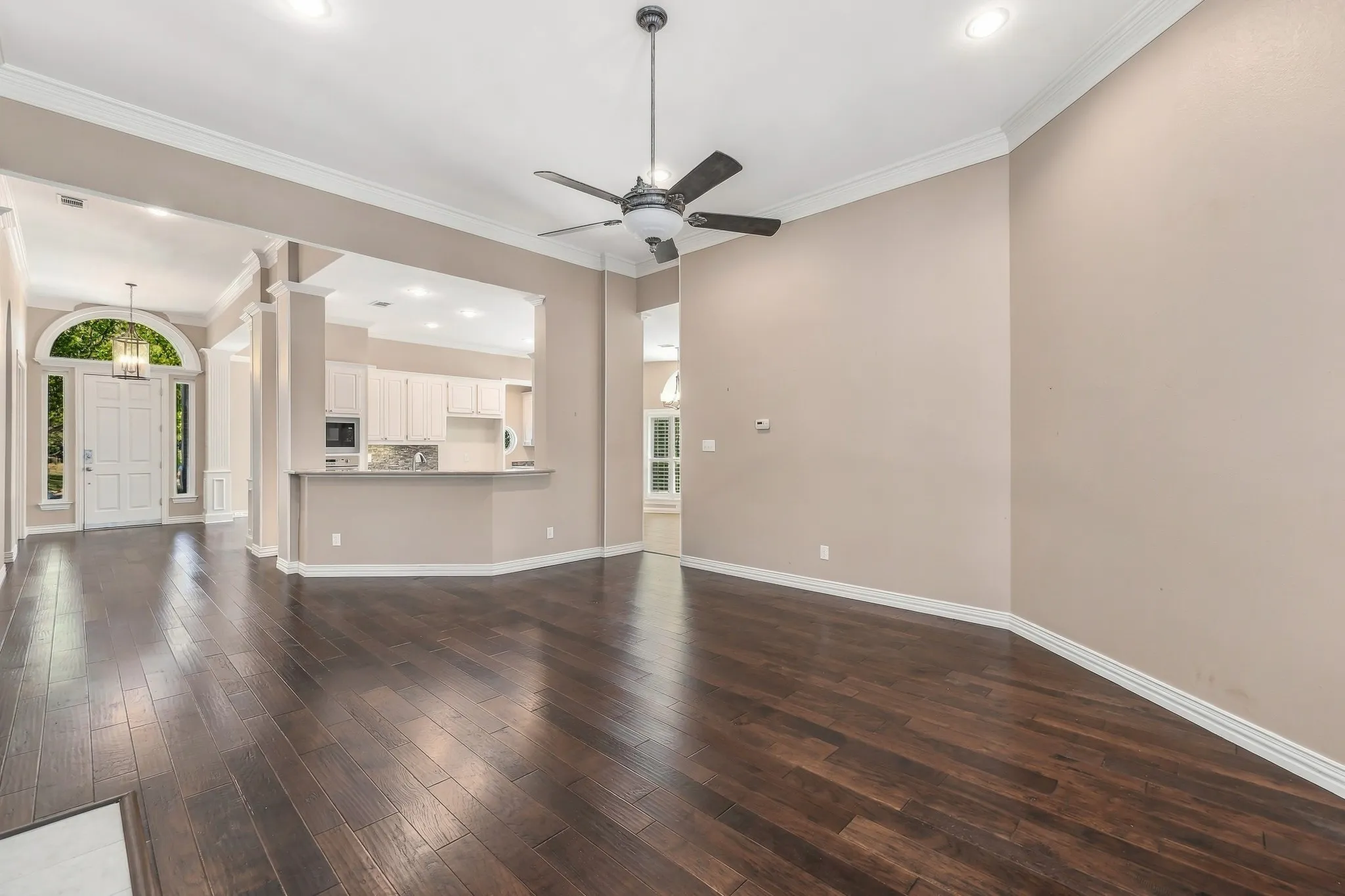 Single Family Residence For Sale in Tarrant County , 3117 Woodland Heights Circle, Colleyville, Texas 76034, 3 Bedroom, 3 Bathroom, 2 Garage spaces, 2,500 Sqft, built in 1992, mls#21411141, Real Estate Agent in Colleyville, Homes For Sale in Tarrant county, Homes For Sale in Colleyville, Realtor in Colleyville Texas, Real Estate Brokerage Independent Realty Texas, Luminita Cordes Realtor