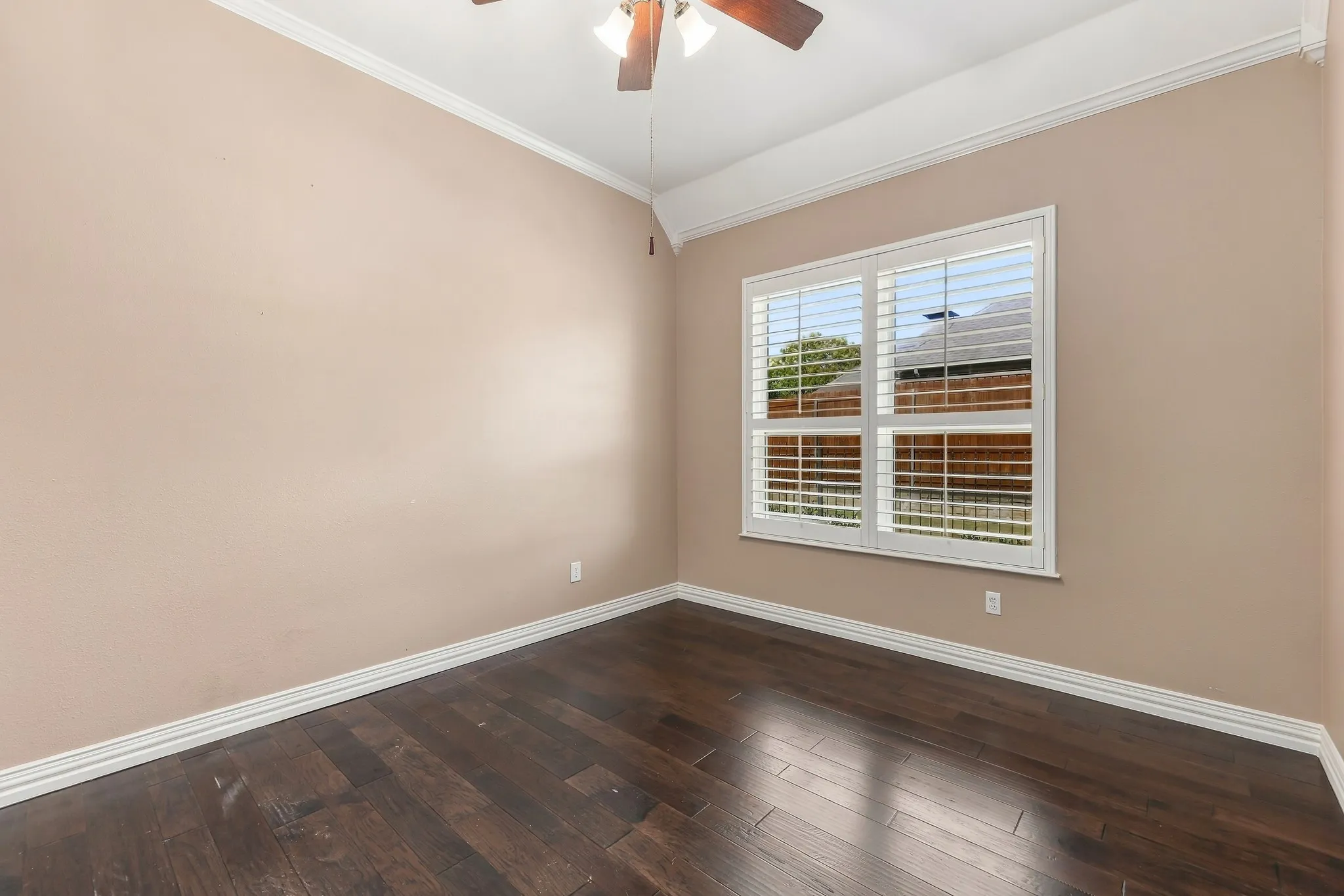 Single Family Residence For Sale in Tarrant County , 3117 Woodland Heights Circle, Colleyville, Texas 76034, 3 Bedroom, 3 Bathroom, 2 Garage spaces, 2,500 Sqft, built in 1992, mls#21411141, Real Estate Agent in Colleyville, Homes For Sale in Tarrant county, Homes For Sale in Colleyville, Realtor in Colleyville Texas, Real Estate Brokerage Independent Realty Texas, Luminita Cordes Realtor