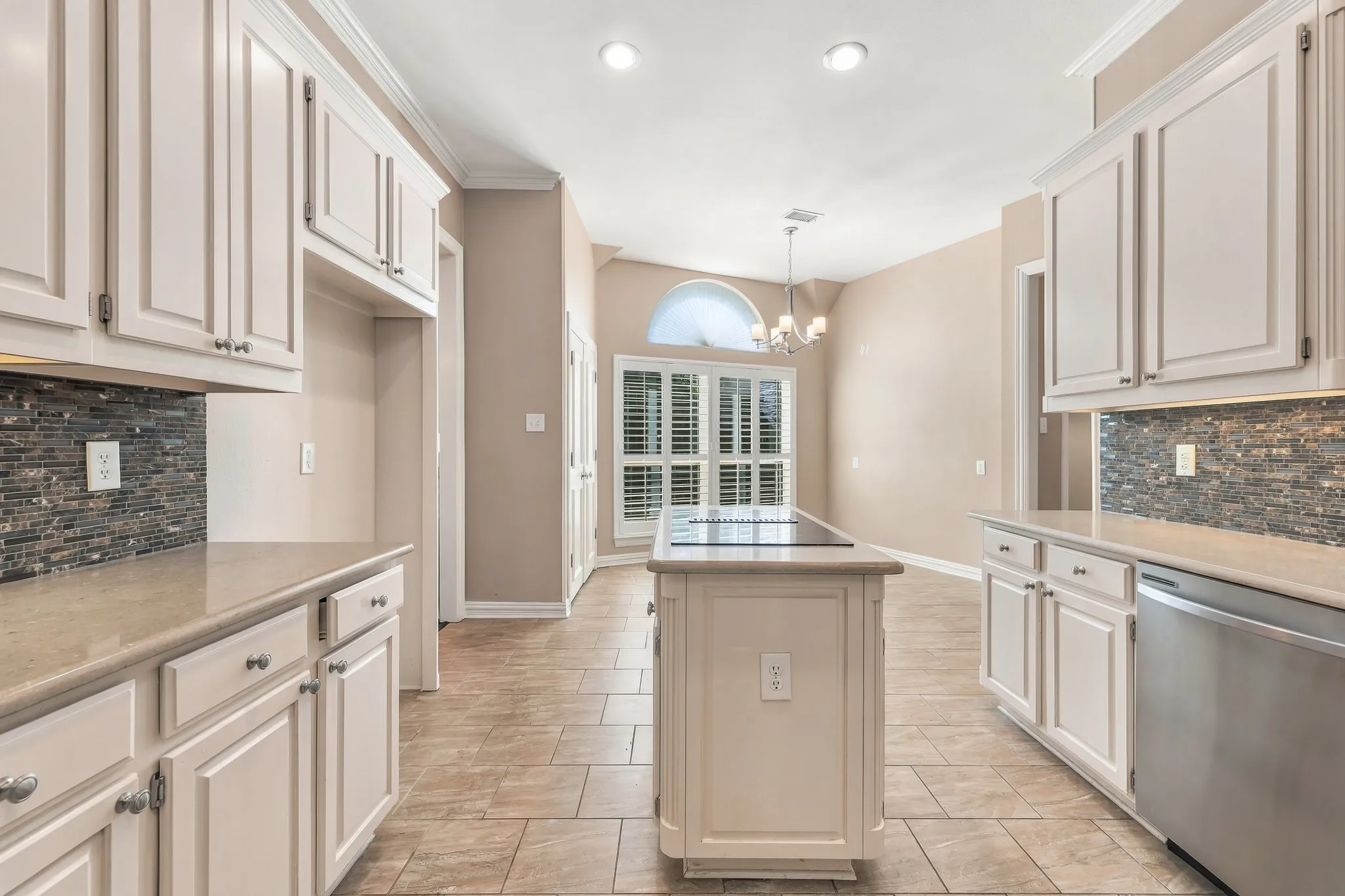 Single Family Residence For Sale in Tarrant County , 3117 Woodland Heights Circle, Colleyville, Texas 76034, 3 Bedroom, 3 Bathroom, 2 Garage spaces, 2,500 Sqft, built in 1992, mls#21411141, Real Estate Agent in Colleyville, Homes For Sale in Tarrant county, Homes For Sale in Colleyville, Realtor in Colleyville Texas, Real Estate Brokerage Independent Realty Texas, Luminita Cordes Realtor