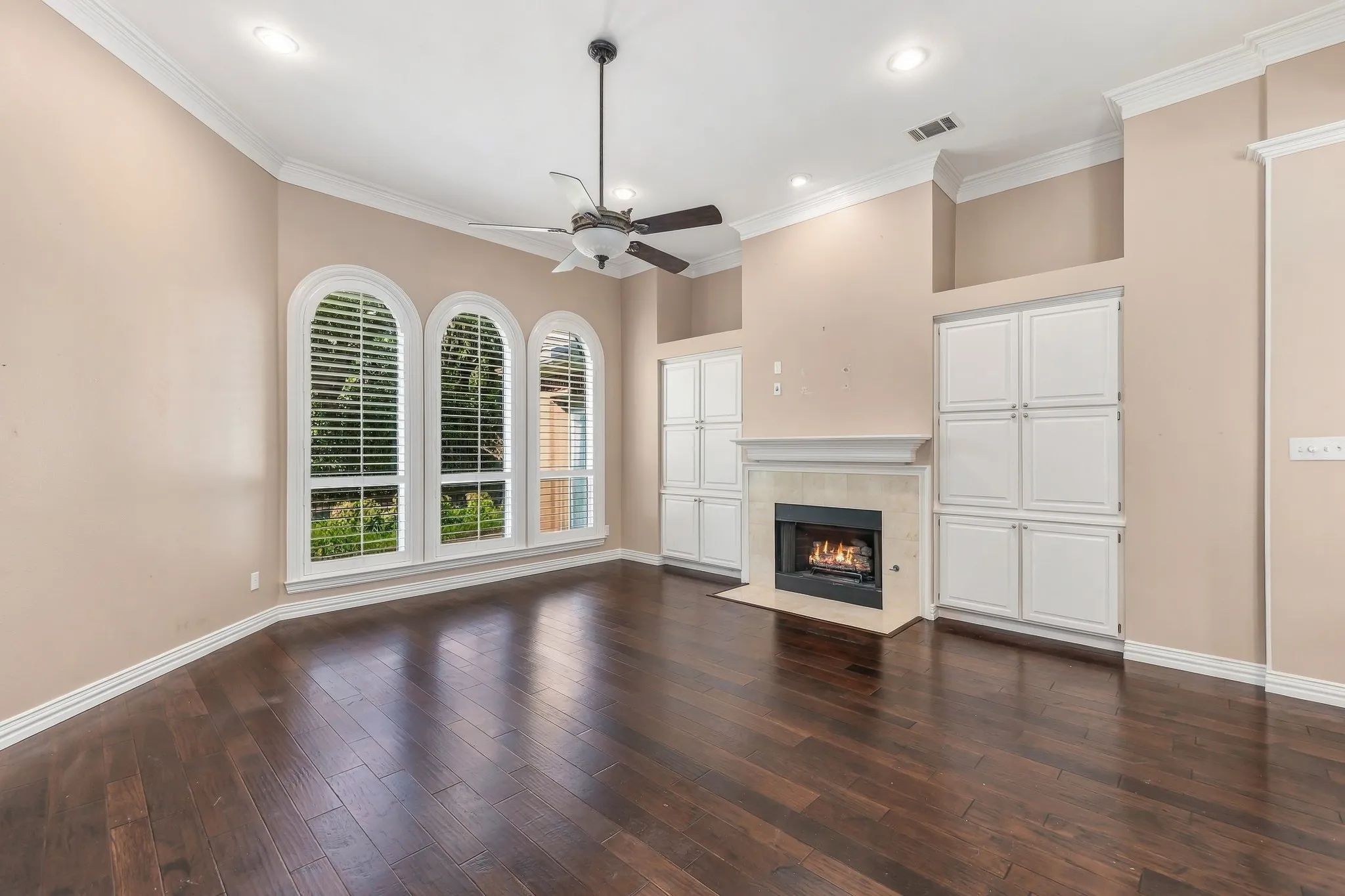 Single Family Residence For Sale in Tarrant County , 3117 Woodland Heights Circle, Colleyville, Texas 76034, 3 Bedroom, 3 Bathroom, 2 Garage spaces, 2,500 Sqft, built in 1992, mls#21411141, Real Estate Agent in Colleyville, Homes For Sale in Tarrant county, Homes For Sale in Colleyville, Realtor in Colleyville Texas, Real Estate Brokerage Independent Realty Texas, Luminita Cordes Realtor