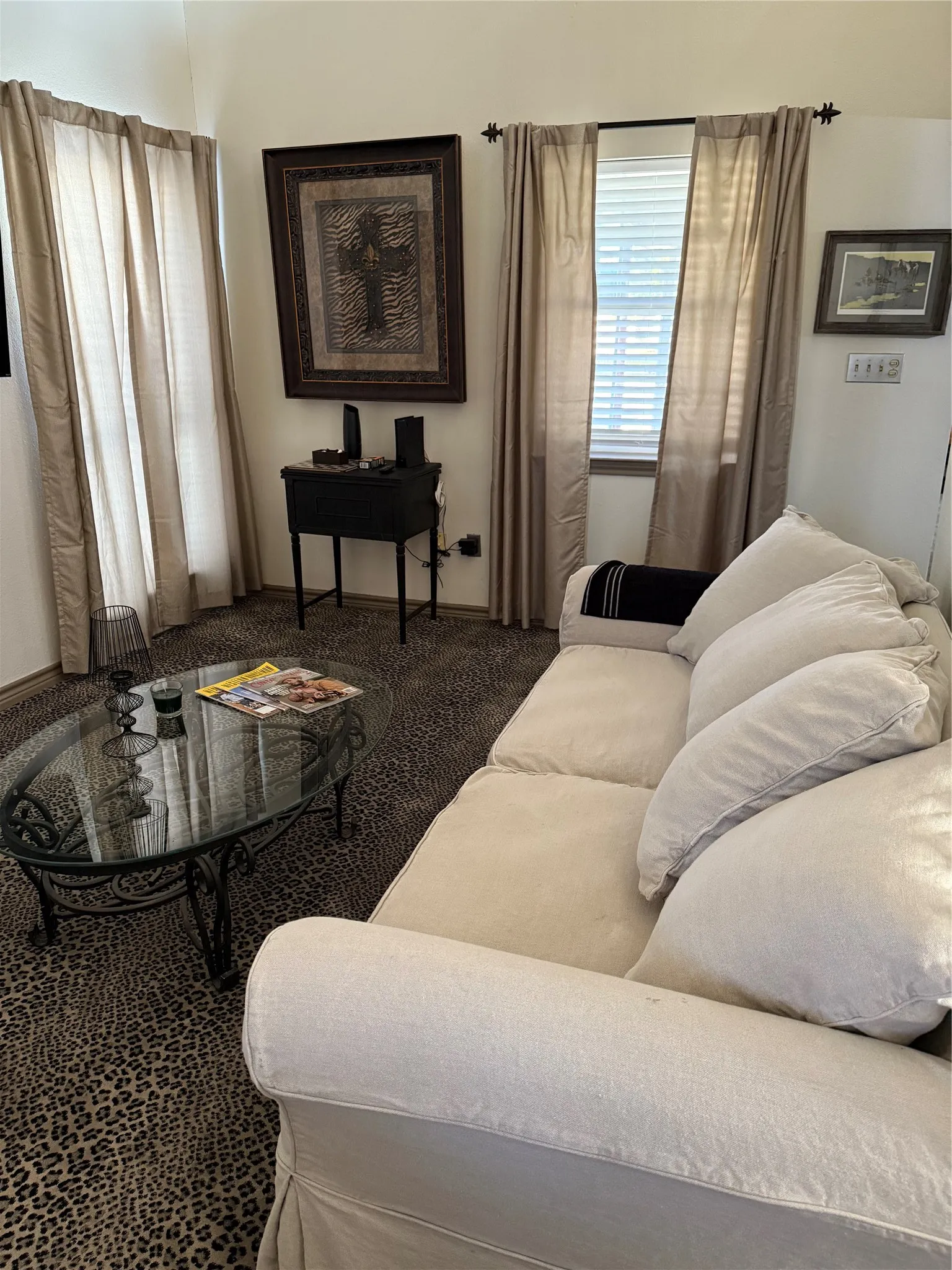 Single Family Residence For Rent in Tarrant County , 3117-B Forest Avenue, Fort Worth, Texas 76112, 1 Bedroom, 1 Bathroom, Garage spaces, 855 Sqft, built in 2000, mls#21414649, Real Estate Agent in Fort Worth, Homes For Rent in Tarrant county, Homes For Rent in Fort Worth, Realtor in Fort Worth Texas, Real Estate Brokerage Independent Realty Texas, Luminita Cordes Realtor