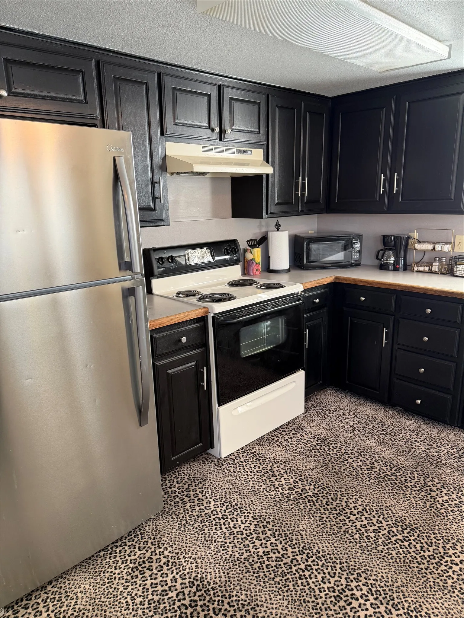 Single Family Residence For Rent in Tarrant County , 3117-B Forest Avenue, Fort Worth, Texas 76112, 1 Bedroom, 1 Bathroom, Garage spaces, 855 Sqft, built in 2000, mls#21414649, Real Estate Agent in Fort Worth, Homes For Rent in Tarrant county, Homes For Rent in Fort Worth, Realtor in Fort Worth Texas, Real Estate Brokerage Independent Realty Texas, Luminita Cordes Realtor