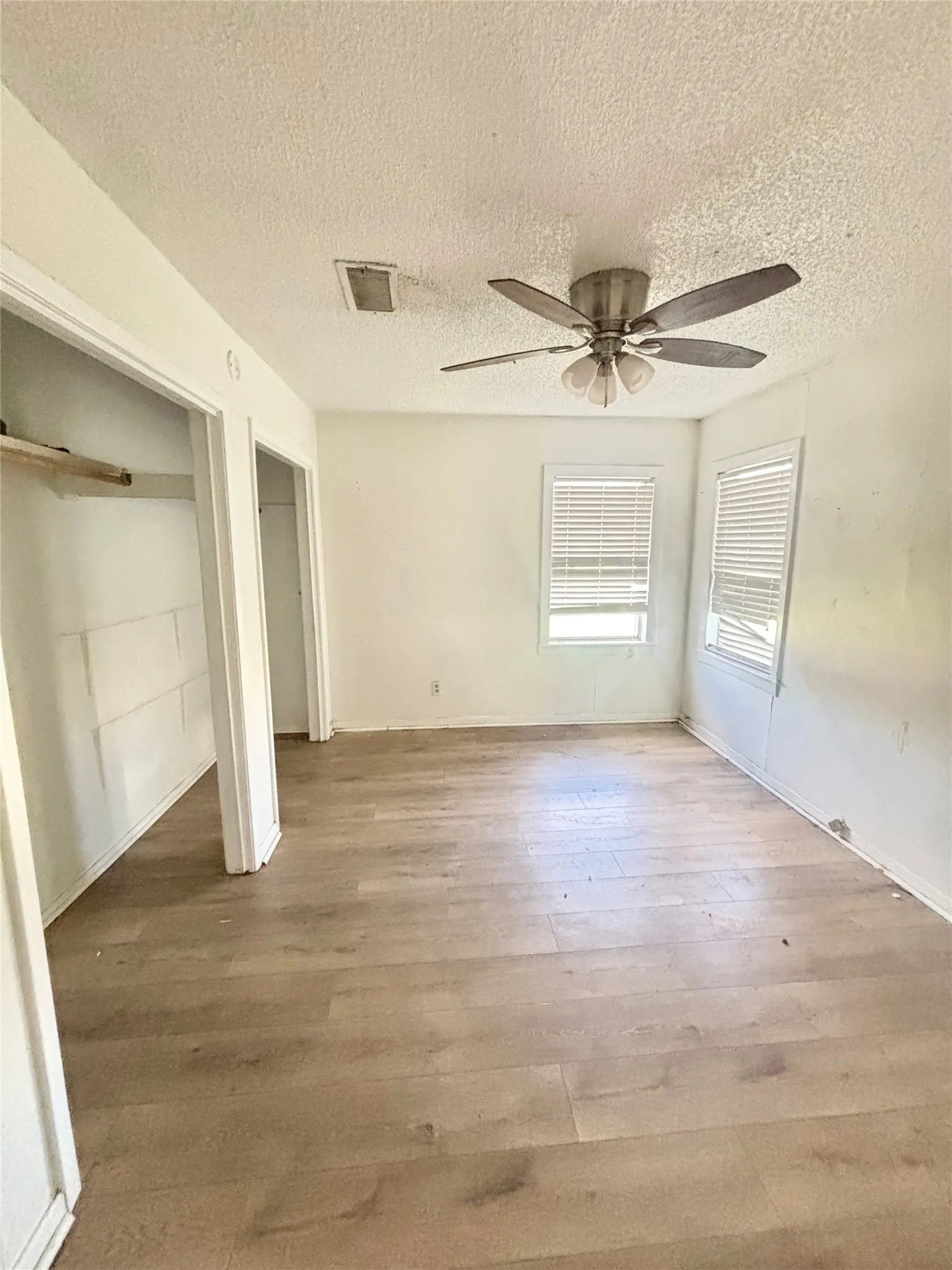 Single Family Residence For Sale in Montague County , 204 Prairie Street, Nocona, Texas 76255, 2 Bedroom, 2 Bathroom, Garage spaces, 1,053 Sqft, built in 1945, mls#21416873, Real Estate Agent in Nocona, Homes For Sale in Montague county, Homes For Sale in Nocona, Realtor in Nocona Texas, Real Estate Brokerage Independent Realty Texas, Luminita Cordes Realtor