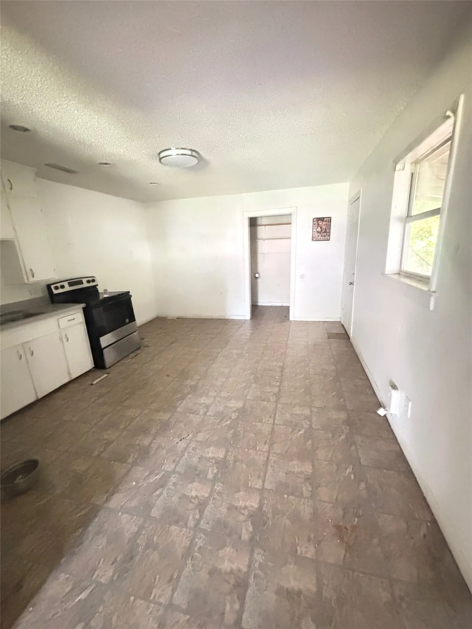Single Family Residence For Sale in Montague County , 204 Prairie Street, Nocona, Texas 76255, 2 Bedroom, 2 Bathroom, Garage spaces, 1,053 Sqft, built in 1945, mls#21416873, Real Estate Agent in Nocona, Homes For Sale in Montague county, Homes For Sale in Nocona, Realtor in Nocona Texas, Real Estate Brokerage Independent Realty Texas, Luminita Cordes Realtor