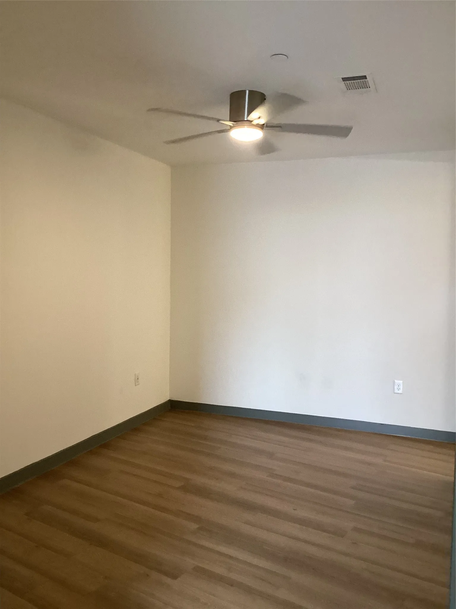 Apartment For Rent in Dallas County , 3900 Commerce Street 111, Dallas, Texas 75226, 2 Bedroom, 2 Bathroom, 2 Garage spaces, 1,263 Sqft, built in 2023, mls#21407984, Real Estate Agent in Dallas, Homes For Rent in Dallas county, Homes For Rent in Dallas, Realtor in Dallas Texas, Real Estate Brokerage Independent Realty Texas, Luminita Cordes Realtor