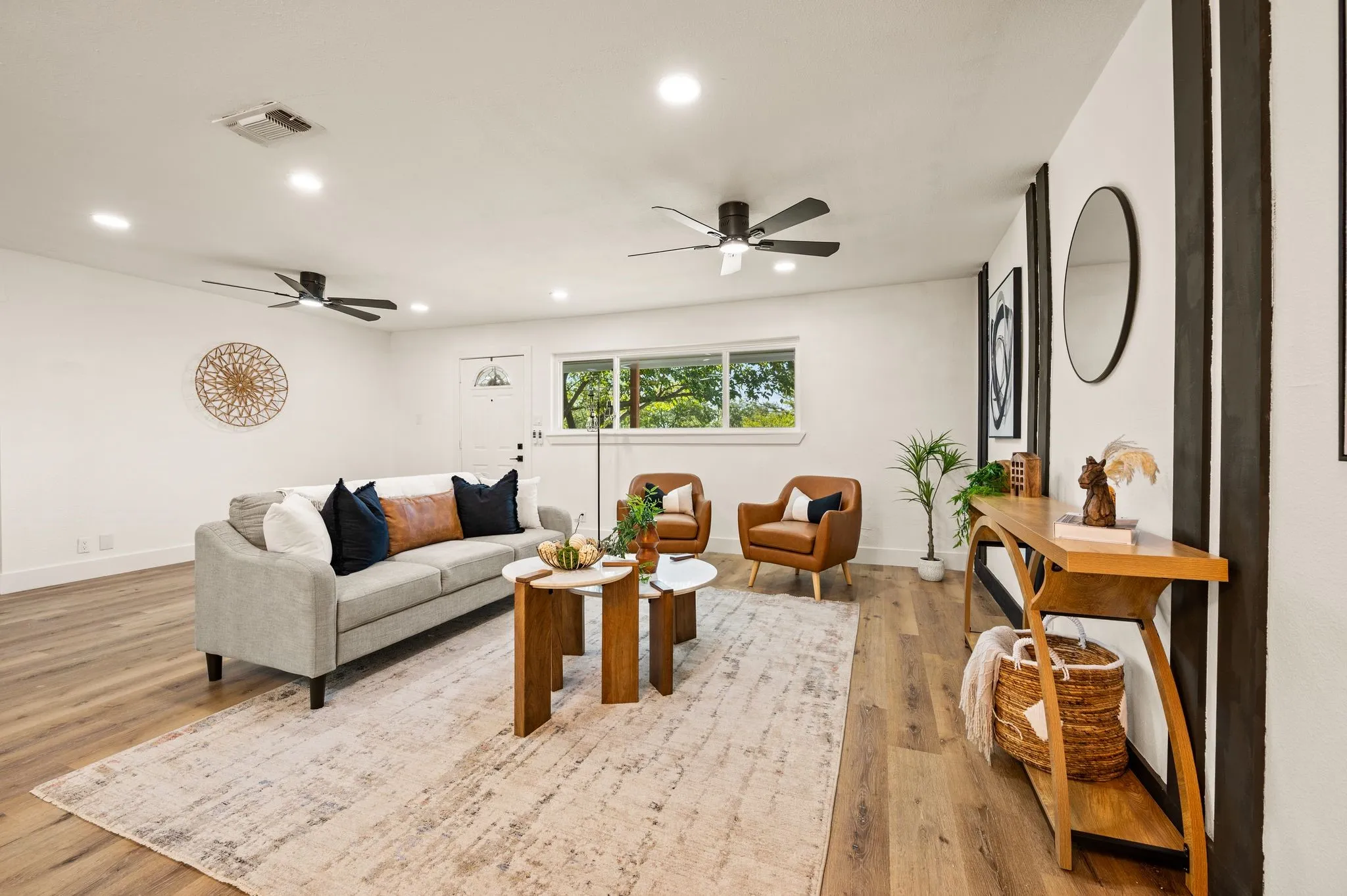 Single Family Residence For Sale in Tarrant County , 1500 Roberts Cut Off Road, River Oaks, Texas 76114, 4 Bedroom, 2 Bathroom, 2 Garage spaces, 2,040 Sqft, built in 1963, mls#21414976, Real Estate Agent in River Oaks, Homes For Sale in Tarrant county, Homes For Sale in River Oaks, Realtor in River Oaks Texas, Real Estate Brokerage Independent Realty Texas, Luminita Cordes Realtor