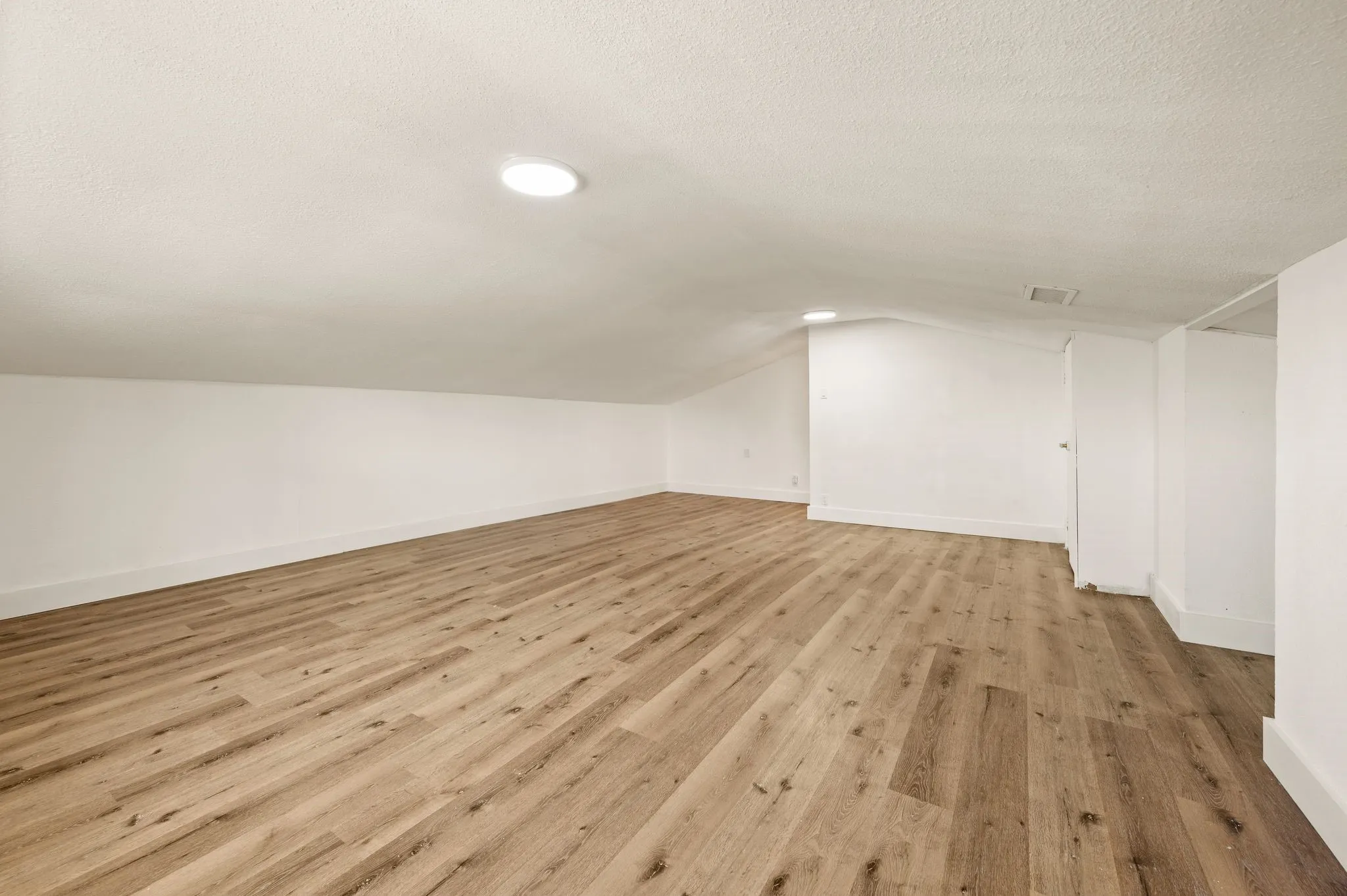 Single Family Residence For Sale in Tarrant County , 1500 Roberts Cut Off Road, River Oaks, Texas 76114, 4 Bedroom, 2 Bathroom, 2 Garage spaces, 2,040 Sqft, built in 1963, mls#21414976, Real Estate Agent in River Oaks, Homes For Sale in Tarrant county, Homes For Sale in River Oaks, Realtor in River Oaks Texas, Real Estate Brokerage Independent Realty Texas, Luminita Cordes Realtor