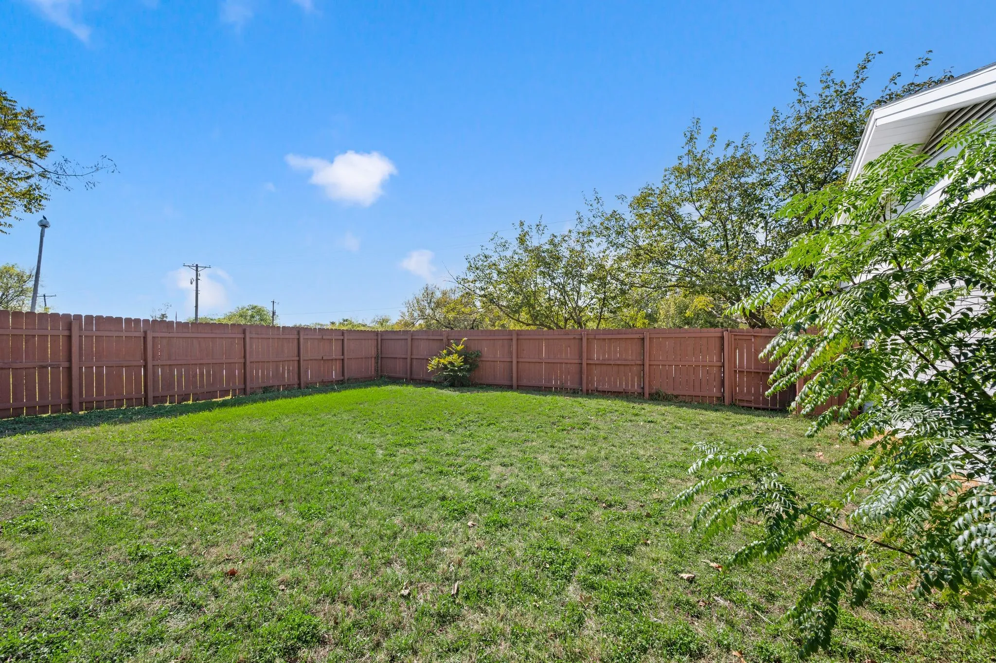 Single Family Residence For Sale in Tarrant County , 1500 Roberts Cut Off Road, River Oaks, Texas 76114, 4 Bedroom, 2 Bathroom, 2 Garage spaces, 2,040 Sqft, built in 1963, mls#21414976, Real Estate Agent in River Oaks, Homes For Sale in Tarrant county, Homes For Sale in River Oaks, Realtor in River Oaks Texas, Real Estate Brokerage Independent Realty Texas, Luminita Cordes Realtor