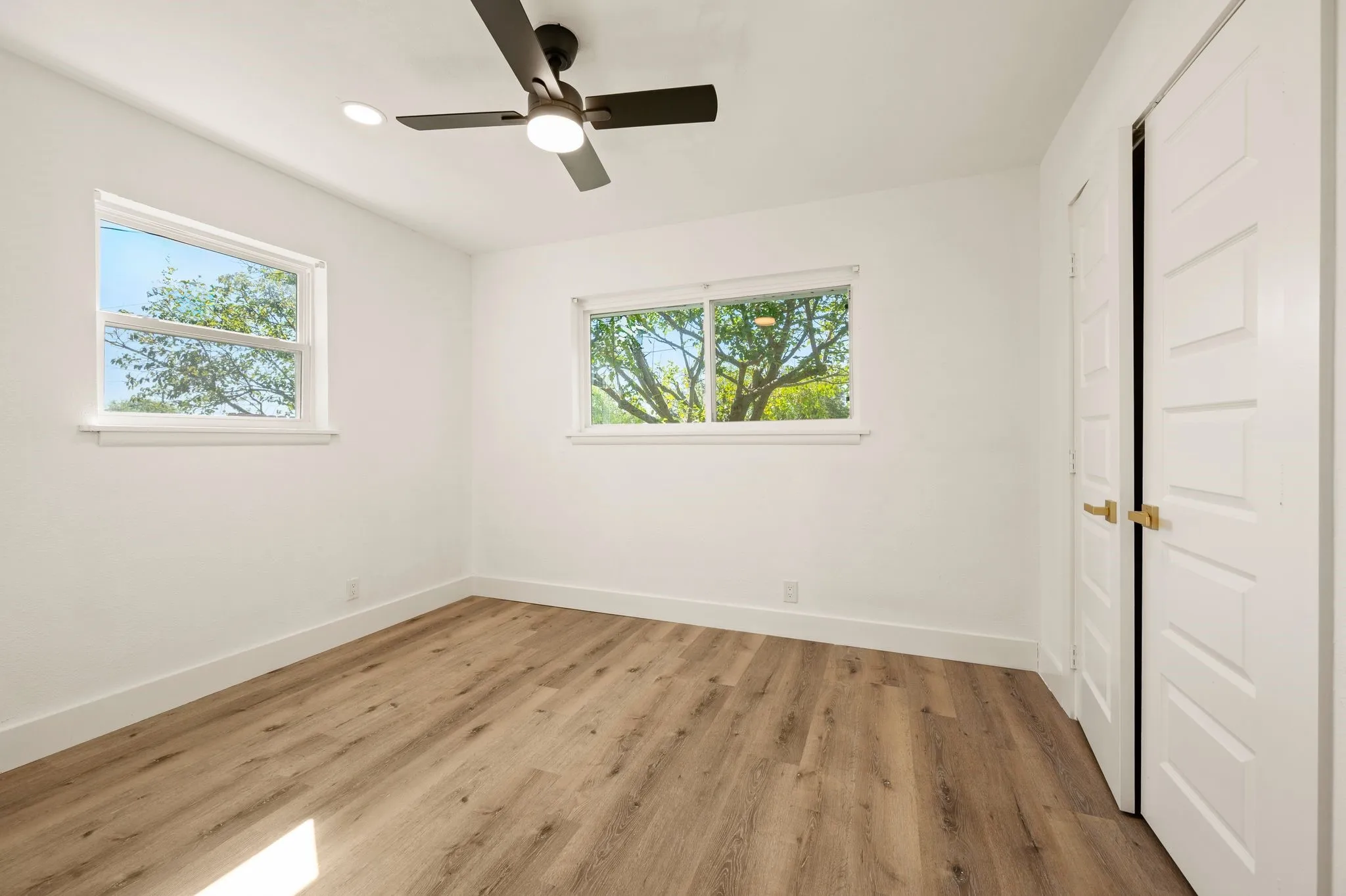 Single Family Residence For Sale in Tarrant County , 1500 Roberts Cut Off Road, River Oaks, Texas 76114, 4 Bedroom, 2 Bathroom, 2 Garage spaces, 2,040 Sqft, built in 1963, mls#21414976, Real Estate Agent in River Oaks, Homes For Sale in Tarrant county, Homes For Sale in River Oaks, Realtor in River Oaks Texas, Real Estate Brokerage Independent Realty Texas, Luminita Cordes Realtor