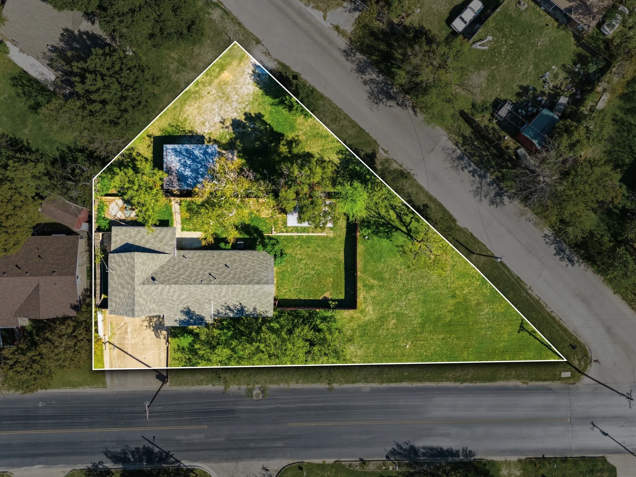 Single Family Residence For Sale in Tarrant County , 1500 Roberts Cut Off Road, River Oaks, Texas 76114, 4 Bedroom, 2 Bathroom, 2 Garage spaces, 2,040 Sqft, built in 1963, mls#21414976, Real Estate Agent in River Oaks, Homes For Sale in Tarrant county, Homes For Sale in River Oaks, Realtor in River Oaks Texas, Real Estate Brokerage Independent Realty Texas, Luminita Cordes Realtor
