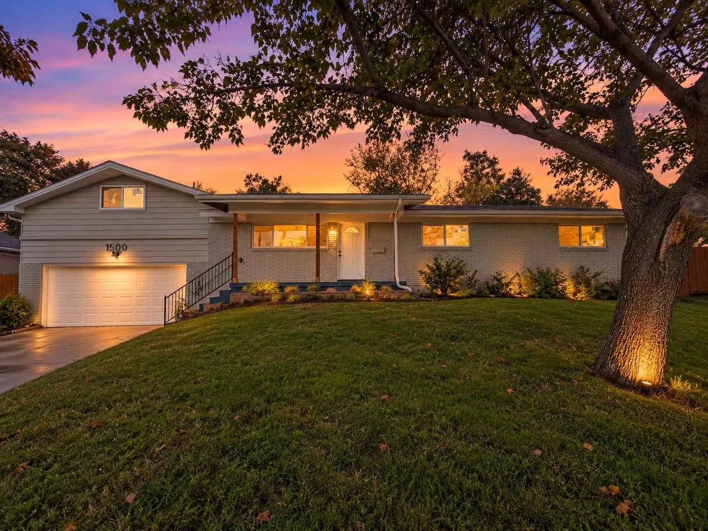 Single Family Residence For Sale in Tarrant County , 1500 Roberts Cut Off Road, River Oaks, Texas 76114, 4 Bedroom, 2 Bathroom, 2 Garage spaces, 2,040 Sqft, built in 1963, mls#21414976, Real Estate Agent in River Oaks, Homes For Sale in Tarrant county, Homes For Sale in River Oaks, Realtor in River Oaks Texas, Real Estate Brokerage Independent Realty Texas, Luminita Cordes Realtor