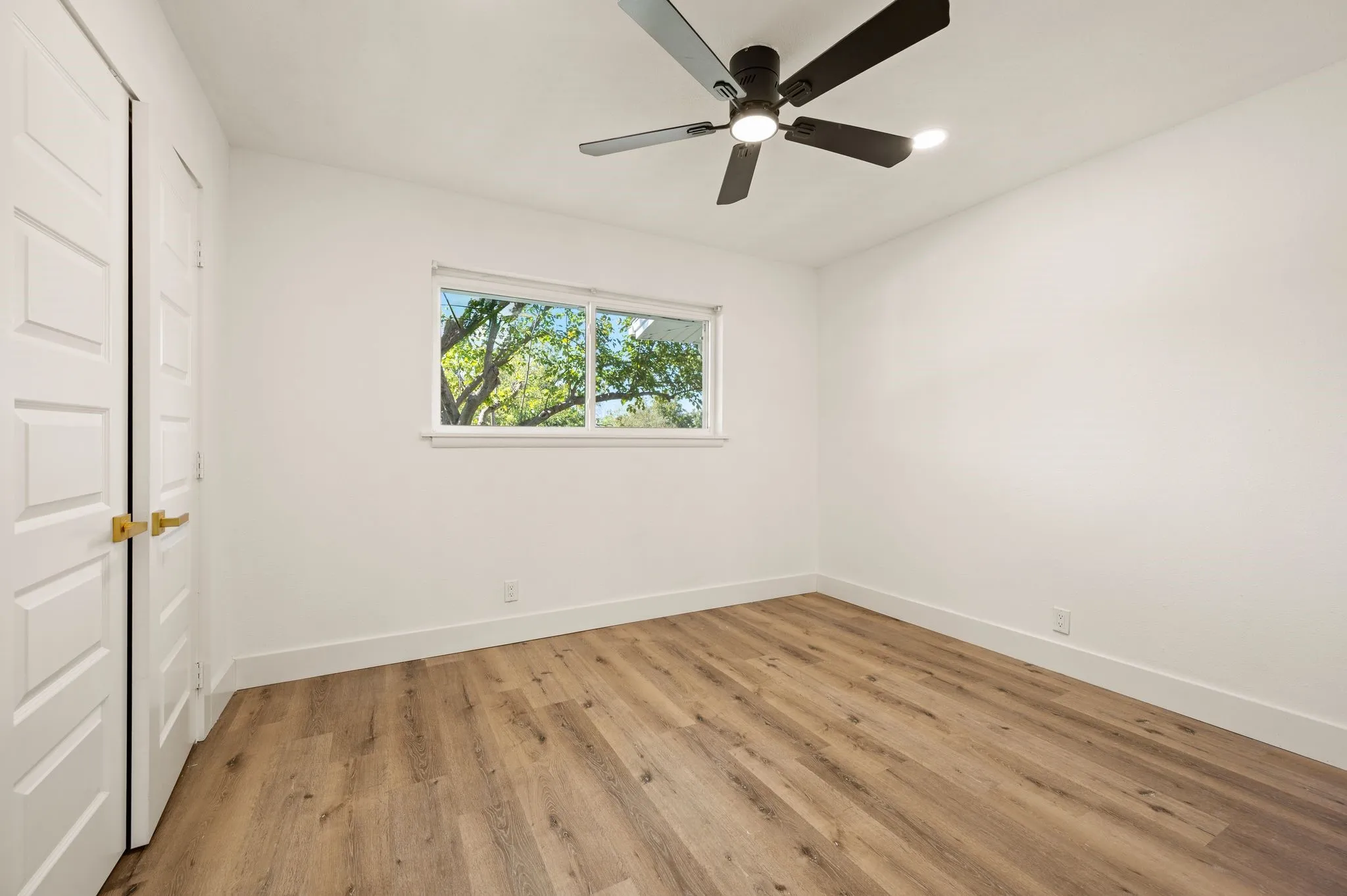 Single Family Residence For Sale in Tarrant County , 1500 Roberts Cut Off Road, River Oaks, Texas 76114, 4 Bedroom, 2 Bathroom, 2 Garage spaces, 2,040 Sqft, built in 1963, mls#21414976, Real Estate Agent in River Oaks, Homes For Sale in Tarrant county, Homes For Sale in River Oaks, Realtor in River Oaks Texas, Real Estate Brokerage Independent Realty Texas, Luminita Cordes Realtor