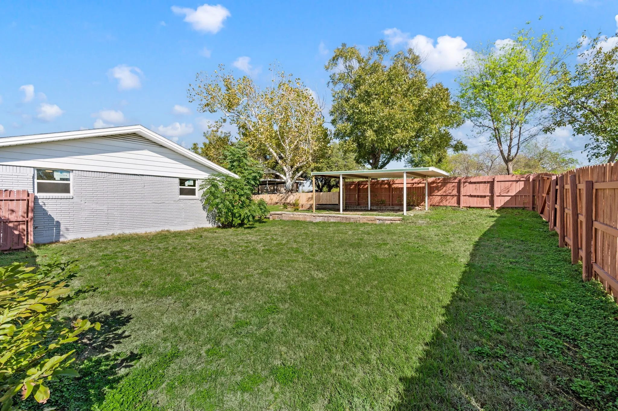 Single Family Residence For Sale in Tarrant County , 1500 Roberts Cut Off Road, River Oaks, Texas 76114, 4 Bedroom, 2 Bathroom, 2 Garage spaces, 2,040 Sqft, built in 1963, mls#21414976, Real Estate Agent in River Oaks, Homes For Sale in Tarrant county, Homes For Sale in River Oaks, Realtor in River Oaks Texas, Real Estate Brokerage Independent Realty Texas, Luminita Cordes Realtor