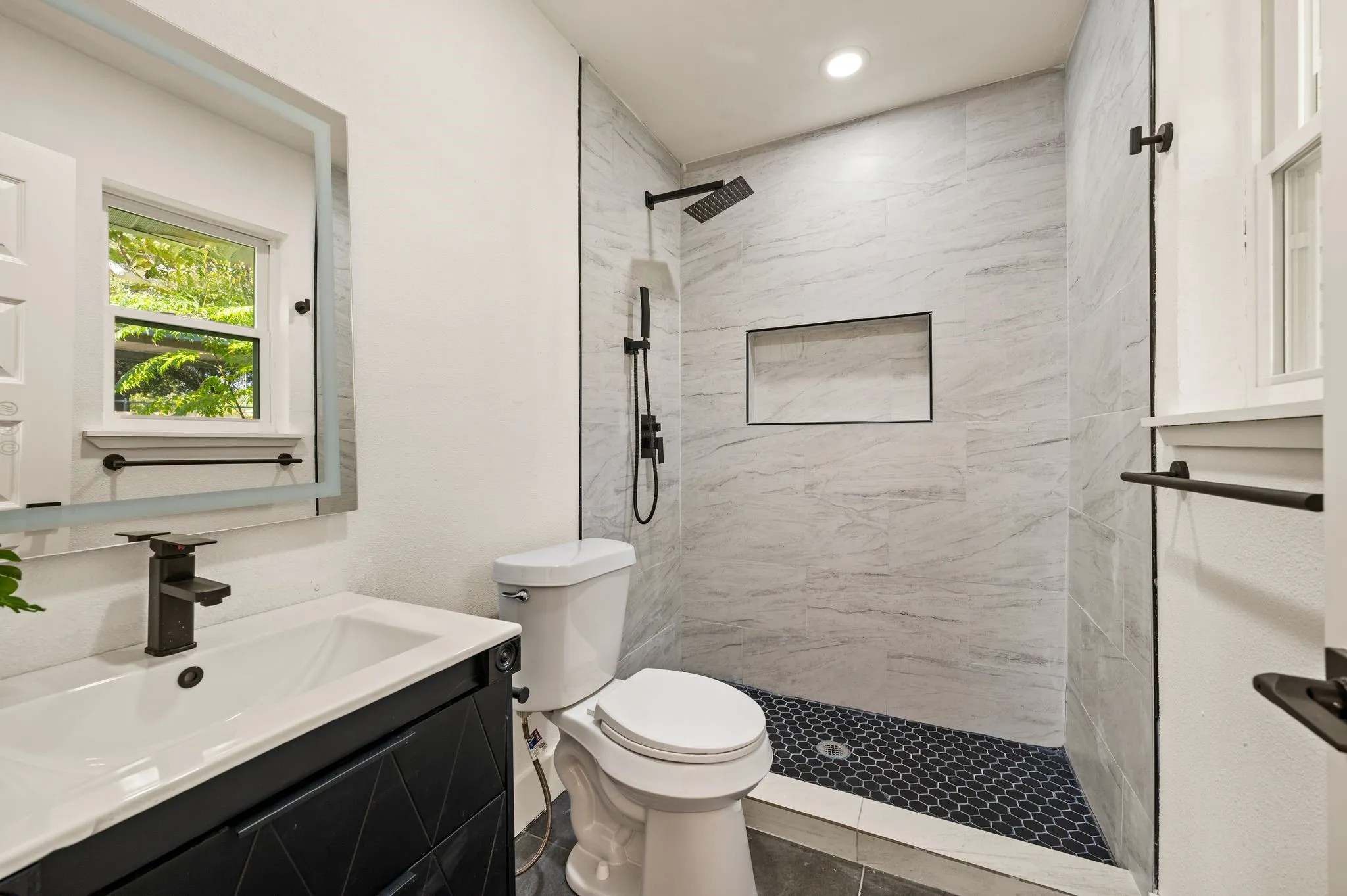 Single Family Residence For Sale in Tarrant County , 1500 Roberts Cut Off Road, River Oaks, Texas 76114, 4 Bedroom, 2 Bathroom, 2 Garage spaces, 2,040 Sqft, built in 1963, mls#21414976, Real Estate Agent in River Oaks, Homes For Sale in Tarrant county, Homes For Sale in River Oaks, Realtor in River Oaks Texas, Real Estate Brokerage Independent Realty Texas, Luminita Cordes Realtor