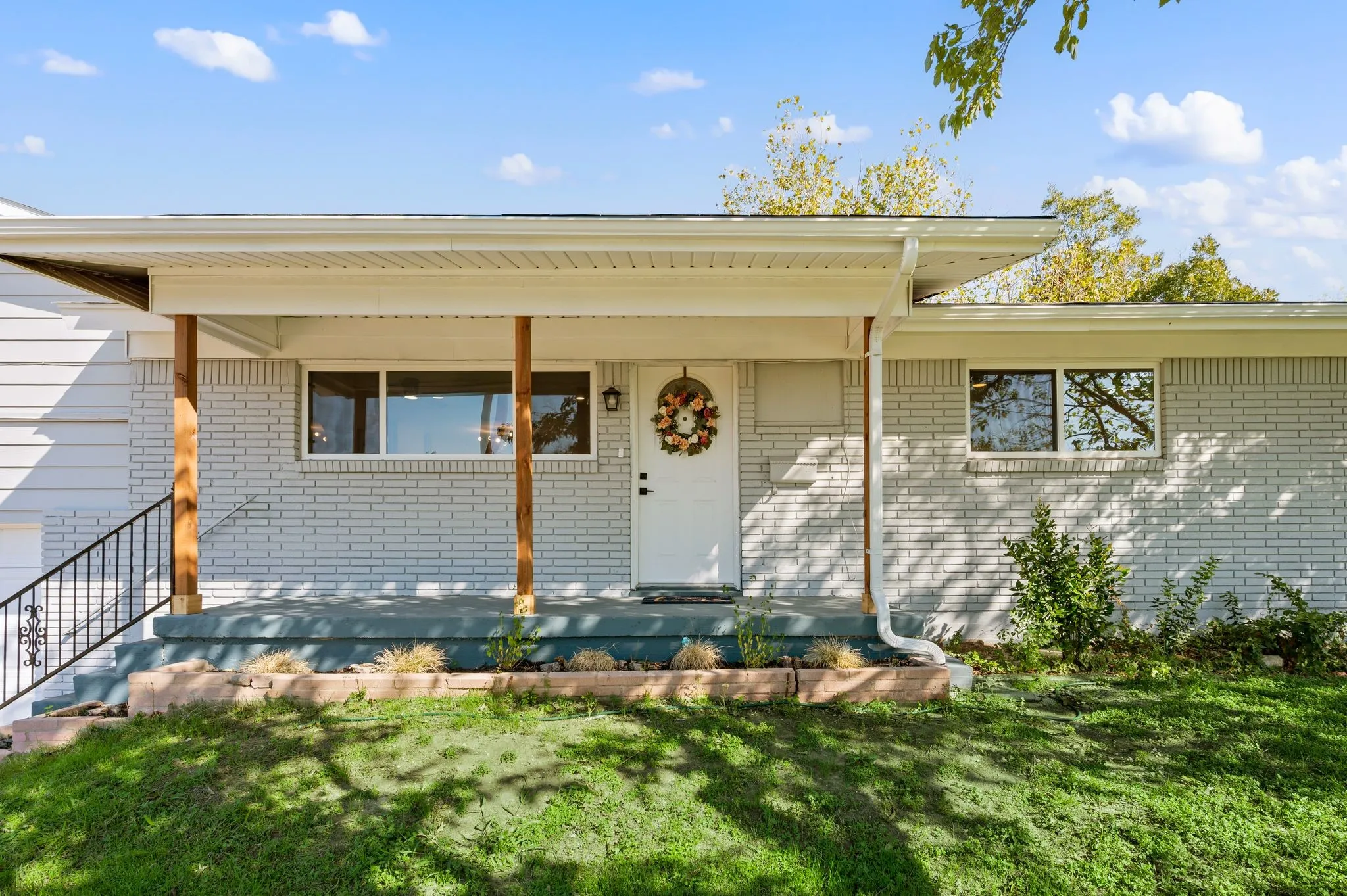 Single Family Residence For Sale in Tarrant County , 1500 Roberts Cut Off Road, River Oaks, Texas 76114, 4 Bedroom, 2 Bathroom, 2 Garage spaces, 2,040 Sqft, built in 1963, mls#21414976, Real Estate Agent in River Oaks, Homes For Sale in Tarrant county, Homes For Sale in River Oaks, Realtor in River Oaks Texas, Real Estate Brokerage Independent Realty Texas, Luminita Cordes Realtor