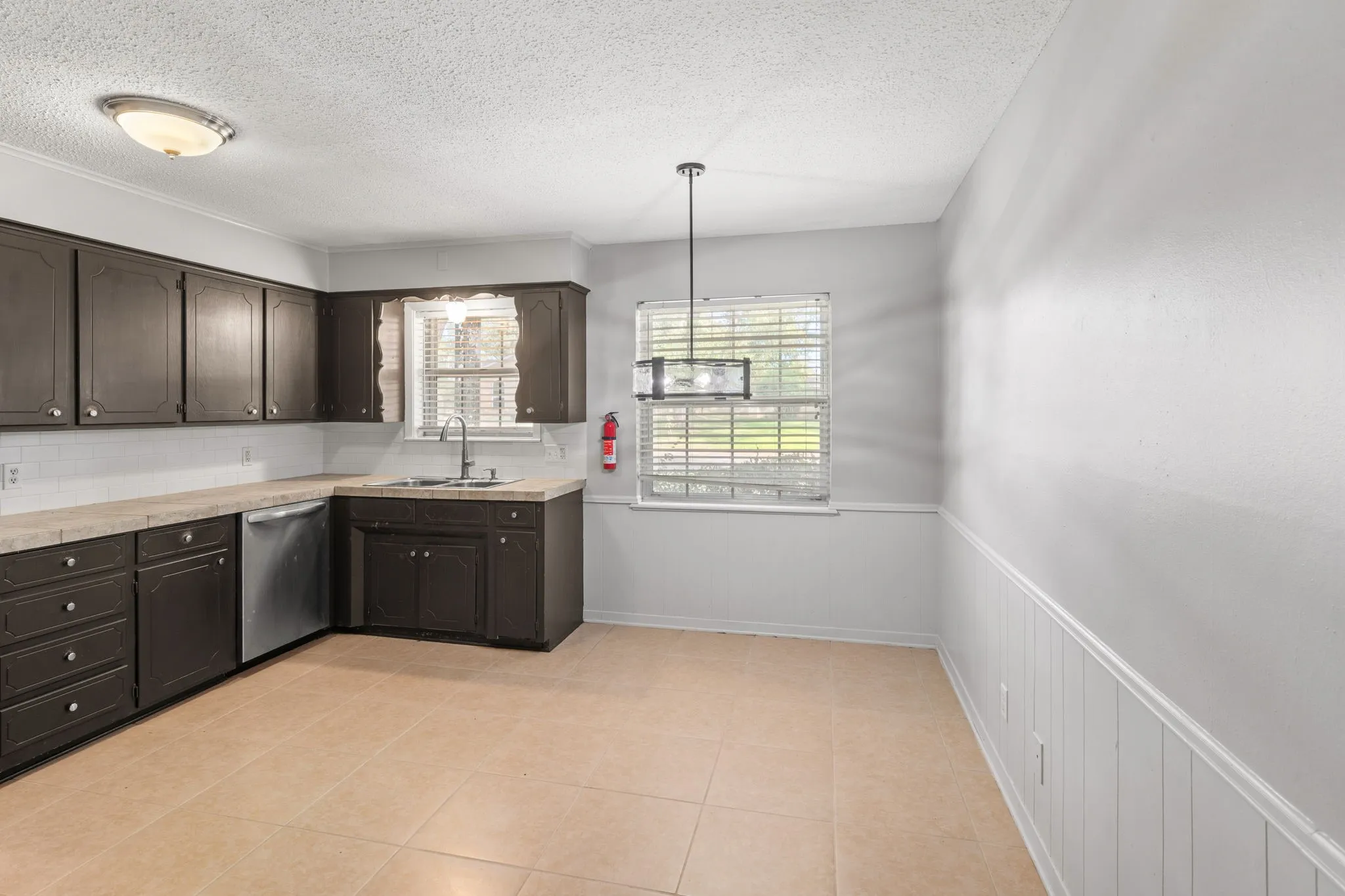 Single Family Residence For Sale in Smith County , 8307 Oxford Drive, Tyler, Texas 75703, 3 Bedroom, 2 Bathroom, 2 Garage spaces, 1,598 Sqft, built in 1975, mls#21416138, Real Estate Agent in Tyler, Homes For Sale in Smith county, Homes For Sale in Tyler, Realtor in Tyler Texas, Real Estate Brokerage Independent Realty Texas, Luminita Cordes Realtor