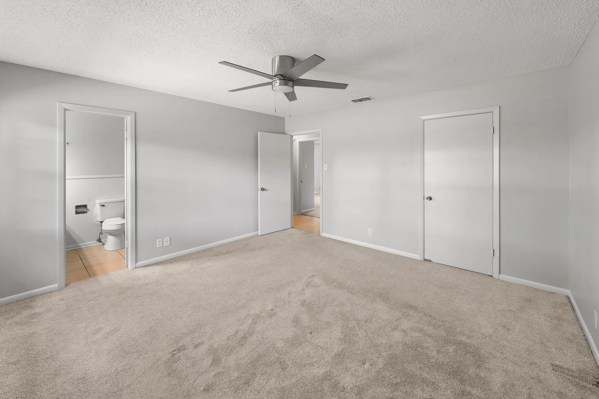 Single Family Residence For Sale in Smith County , 8307 Oxford Drive, Tyler, Texas 75703, 3 Bedroom, 2 Bathroom, 2 Garage spaces, 1,598 Sqft, built in 1975, mls#21416138, Real Estate Agent in Tyler, Homes For Sale in Smith county, Homes For Sale in Tyler, Realtor in Tyler Texas, Real Estate Brokerage Independent Realty Texas, Luminita Cordes Realtor