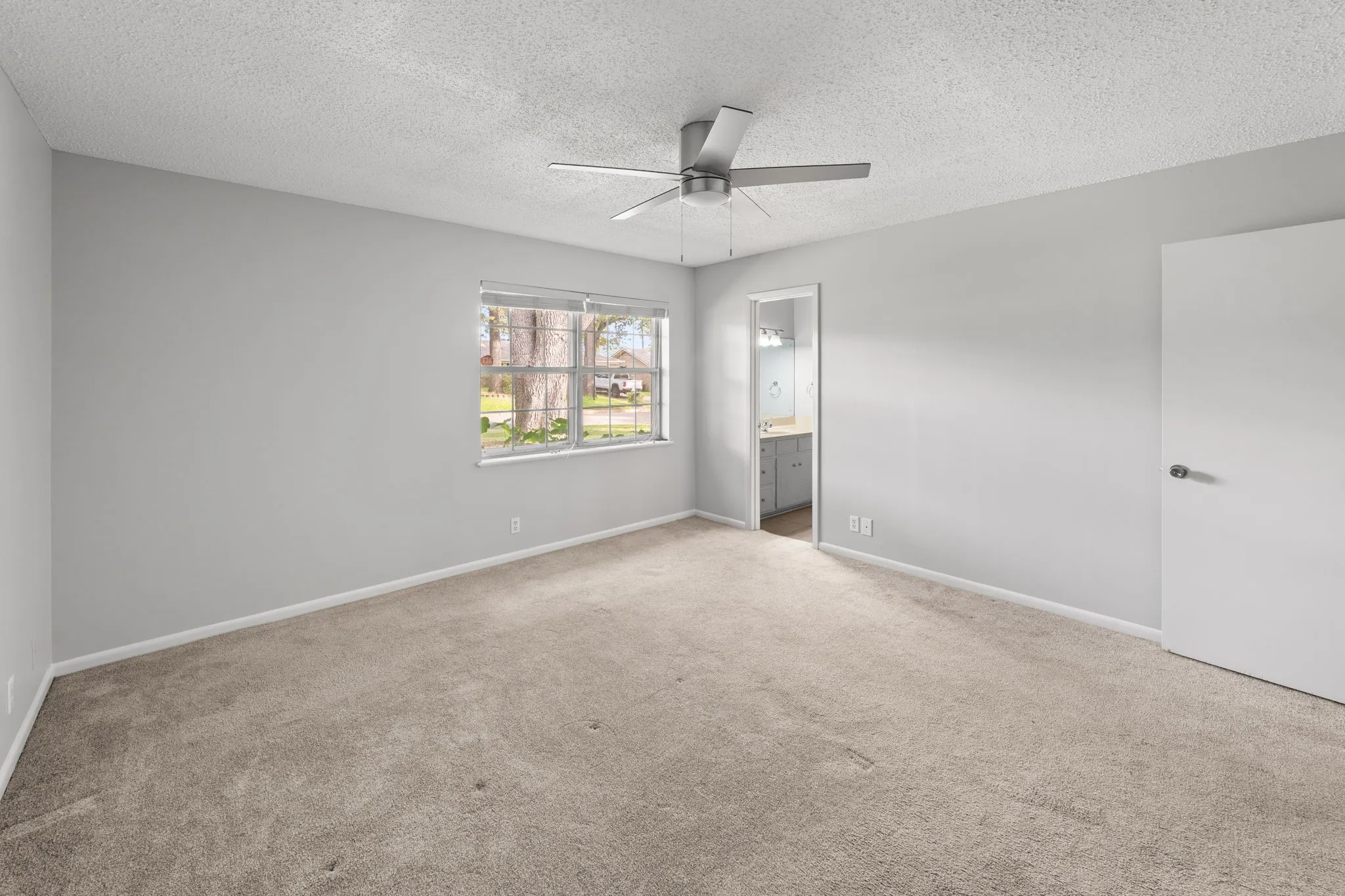 Single Family Residence For Sale in Smith County , 8307 Oxford Drive, Tyler, Texas 75703, 3 Bedroom, 2 Bathroom, 2 Garage spaces, 1,598 Sqft, built in 1975, mls#21416138, Real Estate Agent in Tyler, Homes For Sale in Smith county, Homes For Sale in Tyler, Realtor in Tyler Texas, Real Estate Brokerage Independent Realty Texas, Luminita Cordes Realtor
