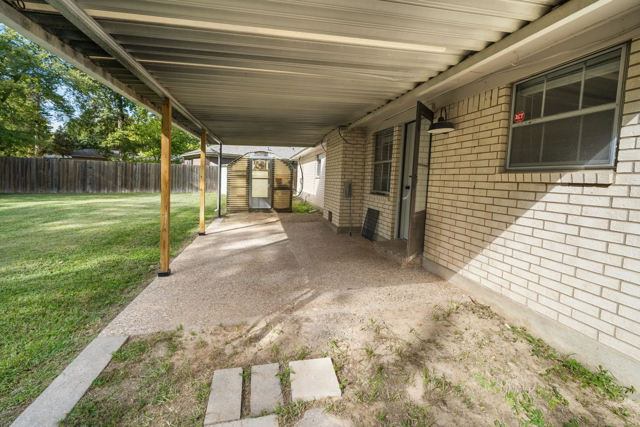 Single Family Residence For Sale in Smith County , 8307 Oxford Drive, Tyler, Texas 75703, 3 Bedroom, 2 Bathroom, 2 Garage spaces, 1,598 Sqft, built in 1975, mls#21416138, Real Estate Agent in Tyler, Homes For Sale in Smith county, Homes For Sale in Tyler, Realtor in Tyler Texas, Real Estate Brokerage Independent Realty Texas, Luminita Cordes Realtor