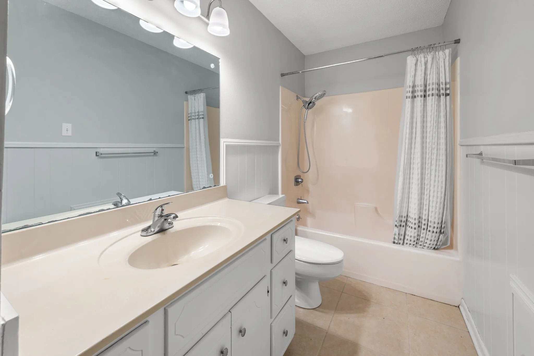 Single Family Residence For Sale in Smith County , 8307 Oxford Drive, Tyler, Texas 75703, 3 Bedroom, 2 Bathroom, 2 Garage spaces, 1,598 Sqft, built in 1975, mls#21416138, Real Estate Agent in Tyler, Homes For Sale in Smith county, Homes For Sale in Tyler, Realtor in Tyler Texas, Real Estate Brokerage Independent Realty Texas, Luminita Cordes Realtor