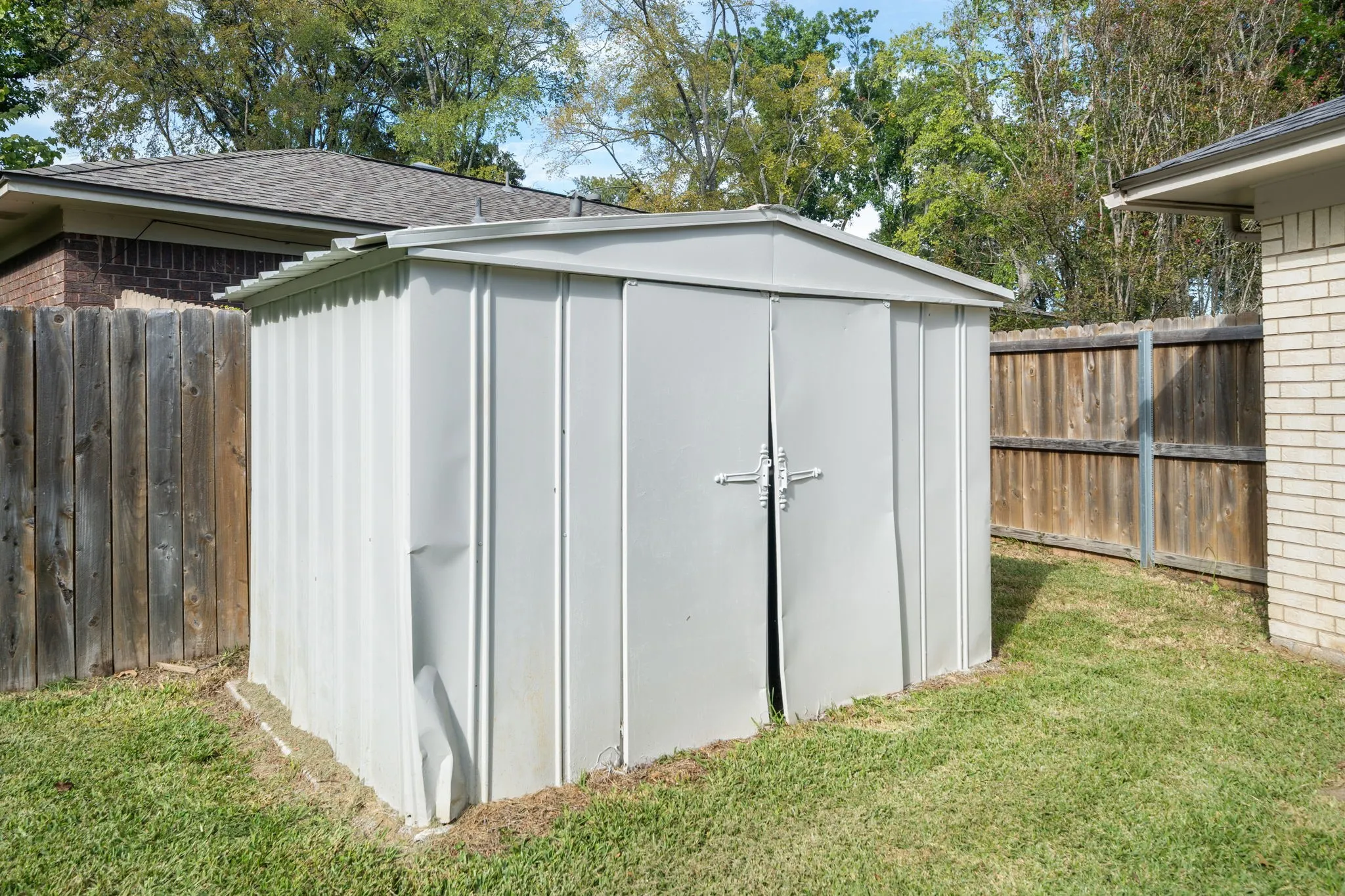 Single Family Residence For Sale in Smith County , 8307 Oxford Drive, Tyler, Texas 75703, 3 Bedroom, 2 Bathroom, 2 Garage spaces, 1,598 Sqft, built in 1975, mls#21416138, Real Estate Agent in Tyler, Homes For Sale in Smith county, Homes For Sale in Tyler, Realtor in Tyler Texas, Real Estate Brokerage Independent Realty Texas, Luminita Cordes Realtor
