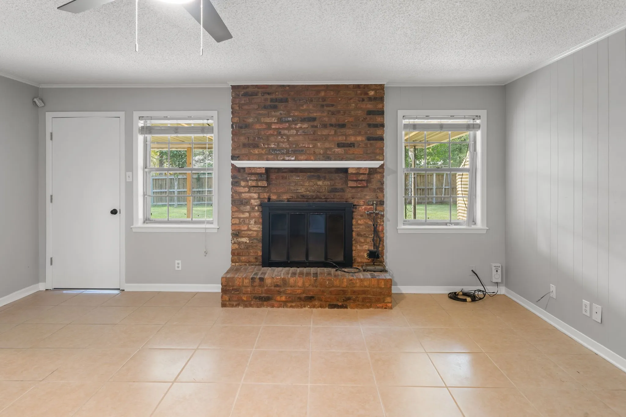 Single Family Residence For Sale in Smith County , 8307 Oxford Drive, Tyler, Texas 75703, 3 Bedroom, 2 Bathroom, 2 Garage spaces, 1,598 Sqft, built in 1975, mls#21416138, Real Estate Agent in Tyler, Homes For Sale in Smith county, Homes For Sale in Tyler, Realtor in Tyler Texas, Real Estate Brokerage Independent Realty Texas, Luminita Cordes Realtor