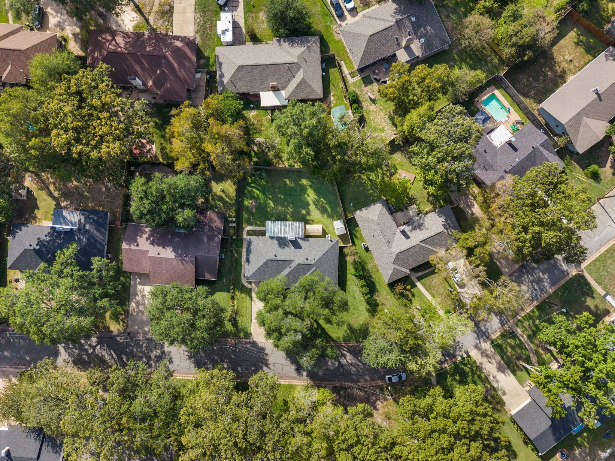 Single Family Residence For Sale in Smith County , 8307 Oxford Drive, Tyler, Texas 75703, 3 Bedroom, 2 Bathroom, 2 Garage spaces, 1,598 Sqft, built in 1975, mls#21416138, Real Estate Agent in Tyler, Homes For Sale in Smith county, Homes For Sale in Tyler, Realtor in Tyler Texas, Real Estate Brokerage Independent Realty Texas, Luminita Cordes Realtor
