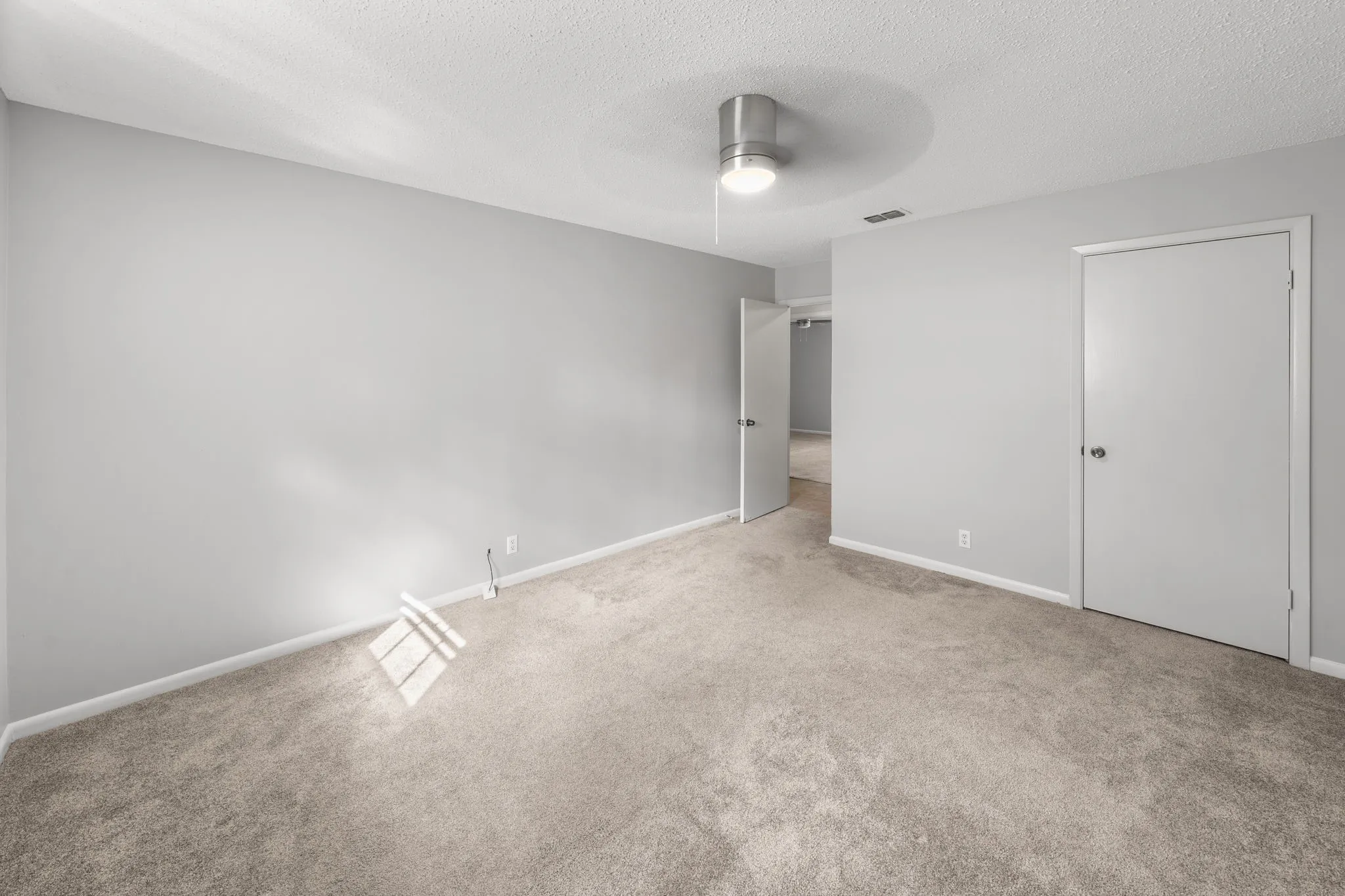 Single Family Residence For Sale in Smith County , 8307 Oxford Drive, Tyler, Texas 75703, 3 Bedroom, 2 Bathroom, 2 Garage spaces, 1,598 Sqft, built in 1975, mls#21416138, Real Estate Agent in Tyler, Homes For Sale in Smith county, Homes For Sale in Tyler, Realtor in Tyler Texas, Real Estate Brokerage Independent Realty Texas, Luminita Cordes Realtor