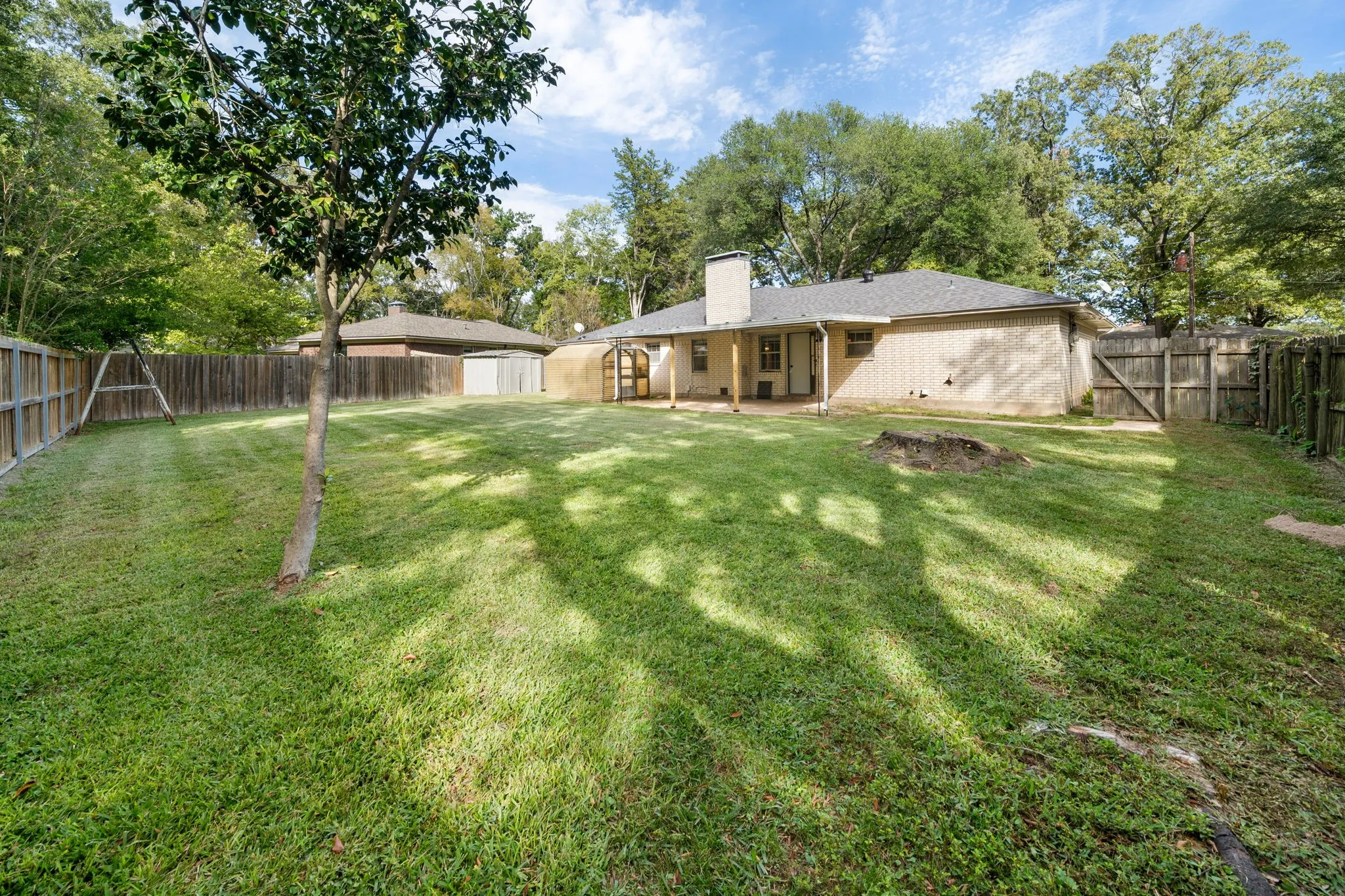 Single Family Residence For Sale in Smith County , 8307 Oxford Drive, Tyler, Texas 75703, 3 Bedroom, 2 Bathroom, 2 Garage spaces, 1,598 Sqft, built in 1975, mls#21416138, Real Estate Agent in Tyler, Homes For Sale in Smith county, Homes For Sale in Tyler, Realtor in Tyler Texas, Real Estate Brokerage Independent Realty Texas, Luminita Cordes Realtor