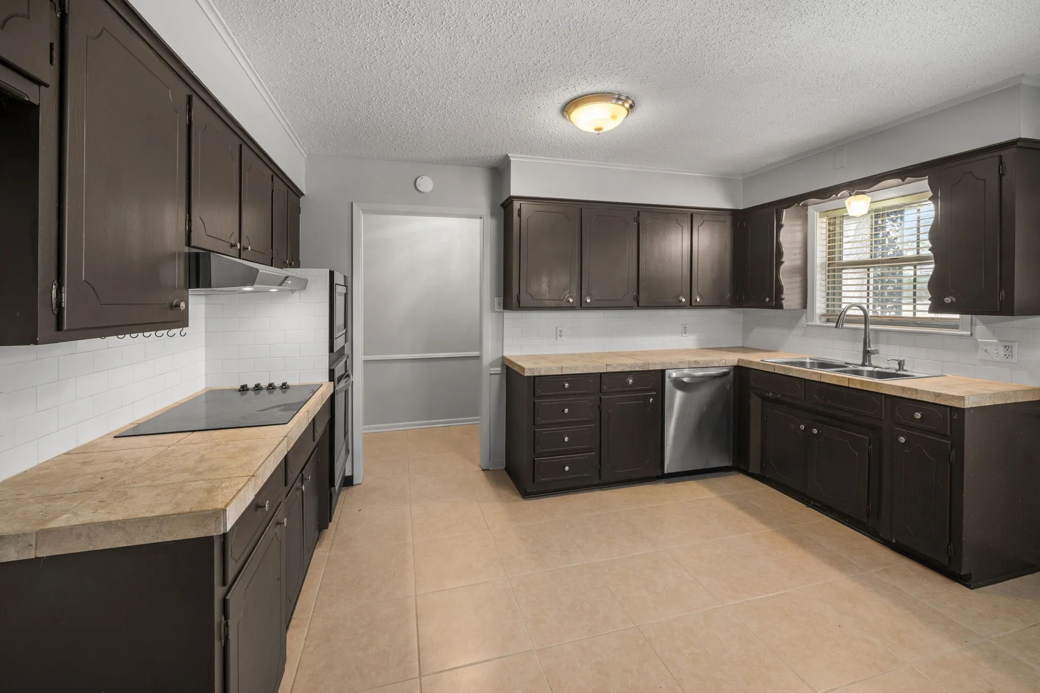 Single Family Residence For Sale in Smith County , 8307 Oxford Drive, Tyler, Texas 75703, 3 Bedroom, 2 Bathroom, 2 Garage spaces, 1,598 Sqft, built in 1975, mls#21416138, Real Estate Agent in Tyler, Homes For Sale in Smith county, Homes For Sale in Tyler, Realtor in Tyler Texas, Real Estate Brokerage Independent Realty Texas, Luminita Cordes Realtor