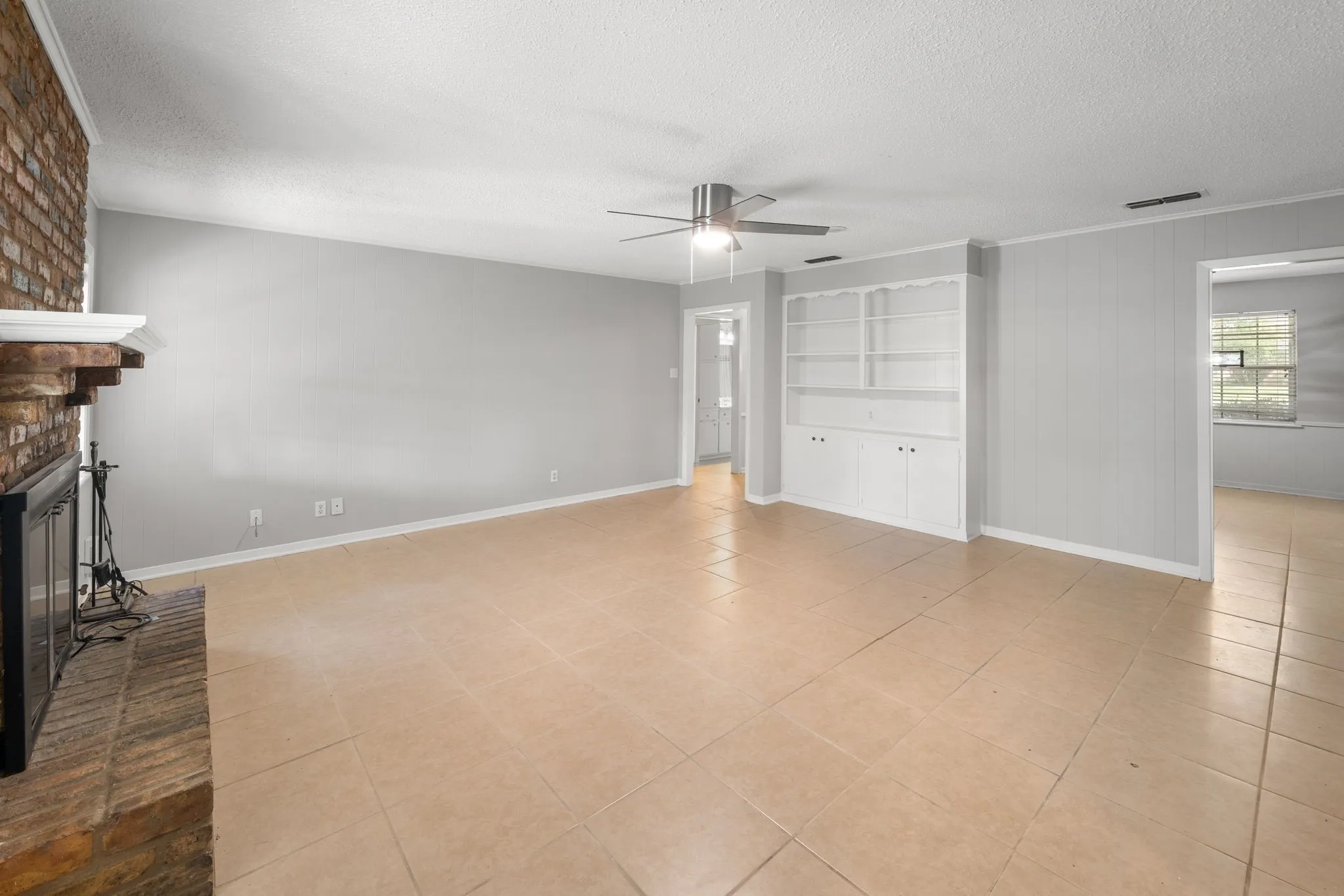 Single Family Residence For Sale in Smith County , 8307 Oxford Drive, Tyler, Texas 75703, 3 Bedroom, 2 Bathroom, 2 Garage spaces, 1,598 Sqft, built in 1975, mls#21416138, Real Estate Agent in Tyler, Homes For Sale in Smith county, Homes For Sale in Tyler, Realtor in Tyler Texas, Real Estate Brokerage Independent Realty Texas, Luminita Cordes Realtor