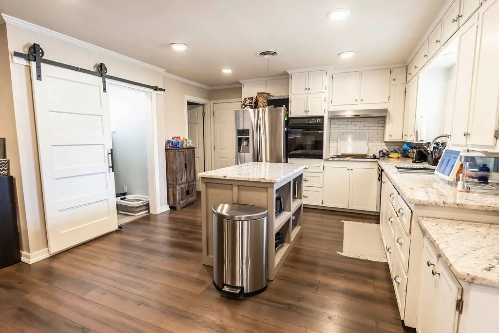 Single Family Residence For Sale in Montague County , 809 E Highway 82, Nocona, Texas 76255, 4 Bedroom, 3 Bathroom, 2 Garage spaces, 2,012 Sqft, built in 1965, mls#21417272, Real Estate Agent in Nocona, Homes For Sale in Montague county, Homes For Sale in Nocona, Realtor in Nocona Texas, Real Estate Brokerage Independent Realty Texas, Luminita Cordes Realtor