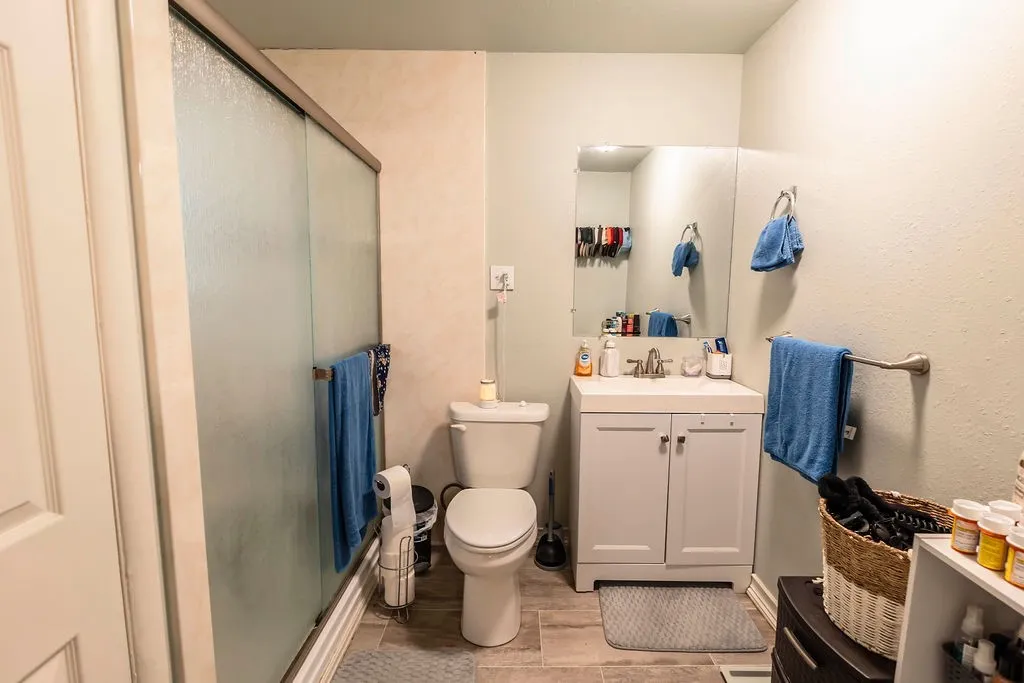 Single Family Residence For Sale in Montague County , 809 E Highway 82, Nocona, Texas 76255, 4 Bedroom, 3 Bathroom, 2 Garage spaces, 2,012 Sqft, built in 1965, mls#21417272, Real Estate Agent in Nocona, Homes For Sale in Montague county, Homes For Sale in Nocona, Realtor in Nocona Texas, Real Estate Brokerage Independent Realty Texas, Luminita Cordes Realtor