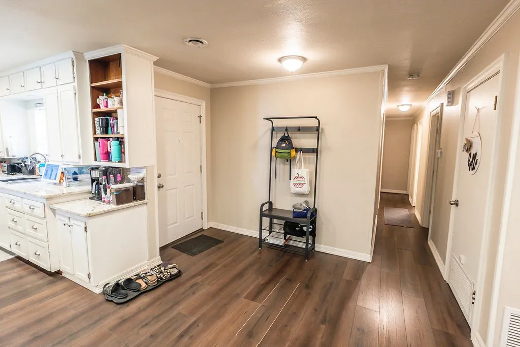 Single Family Residence For Sale in Montague County , 809 E Highway 82, Nocona, Texas 76255, 4 Bedroom, 3 Bathroom, 2 Garage spaces, 2,012 Sqft, built in 1965, mls#21417272, Real Estate Agent in Nocona, Homes For Sale in Montague county, Homes For Sale in Nocona, Realtor in Nocona Texas, Real Estate Brokerage Independent Realty Texas, Luminita Cordes Realtor